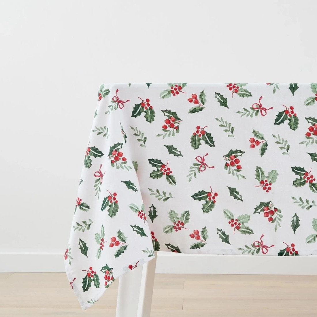 3 Traditional Holly Tablecloth, 3 of 5