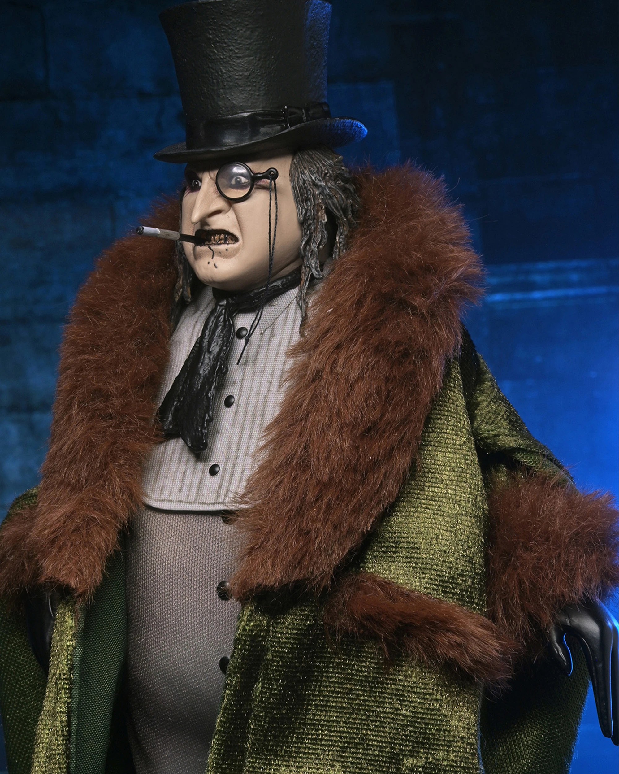 Neca DC Comics: The Penguin (Batman Returns) – 8 Inch Scale Clothed ...