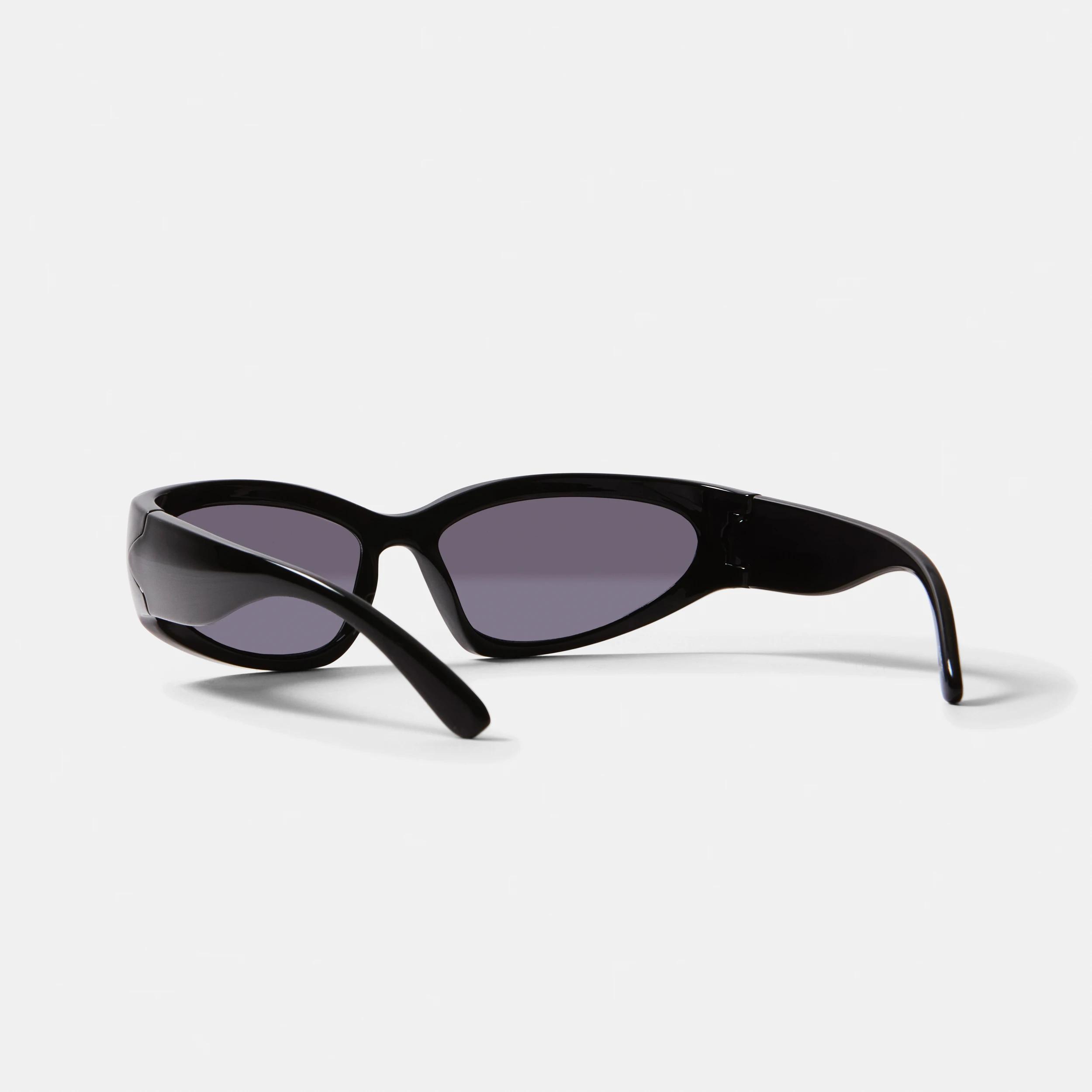 2 Wrap Sunglasses Black, 2 of 9