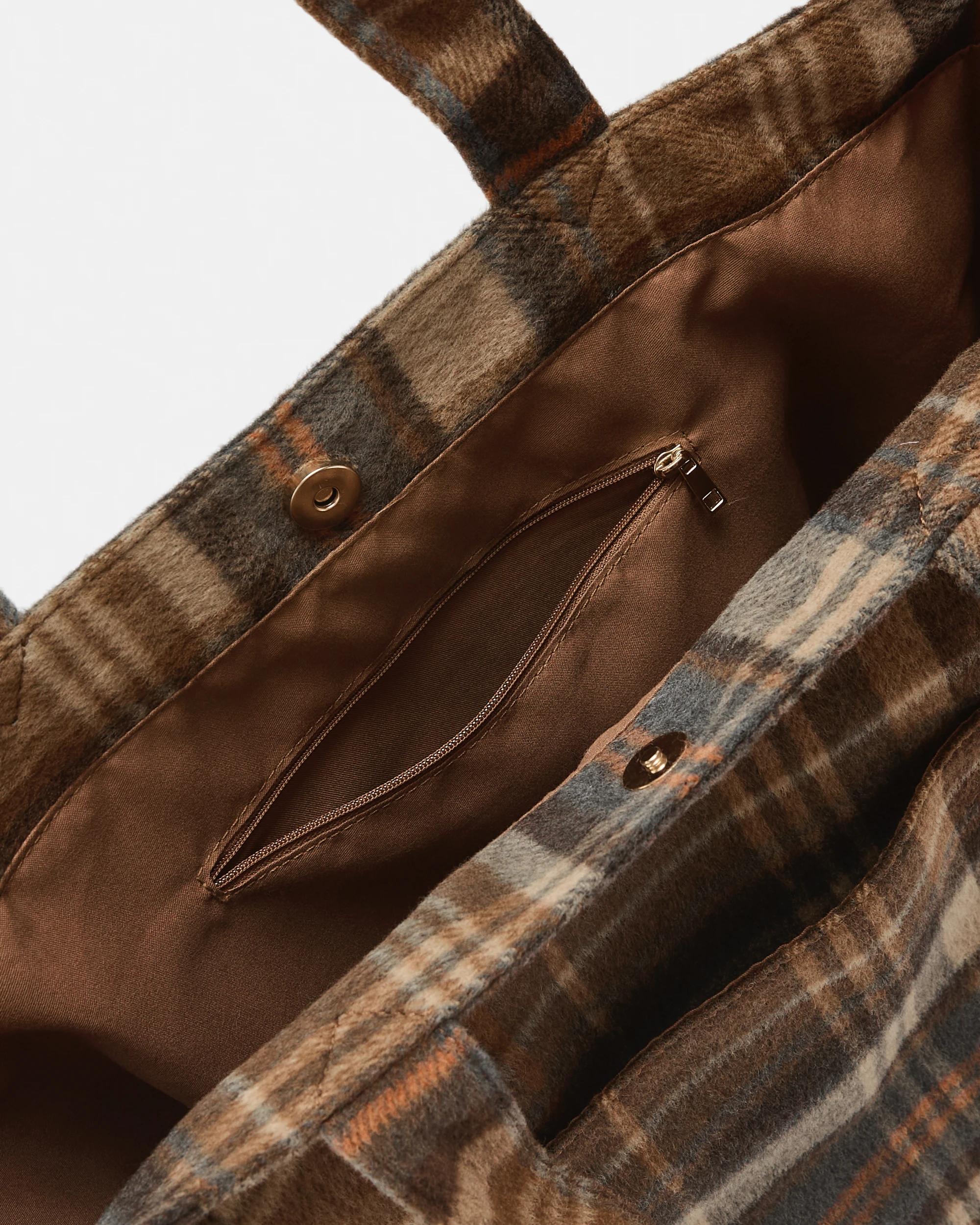 4 Shopper Tote Bag Brwn Plaid, 4 of 4