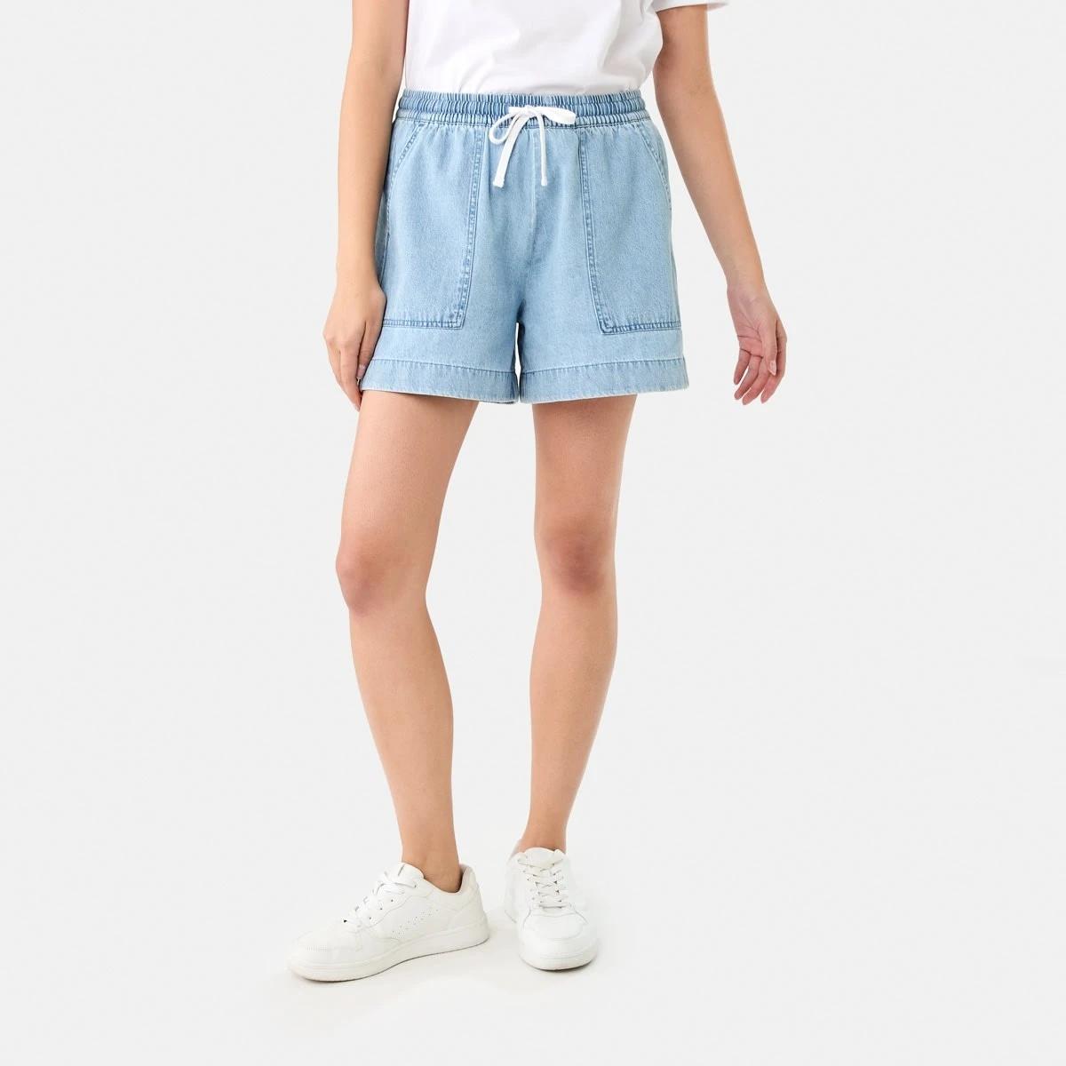 8 Patch Pocket Denim Shorts LIGHT DENIM WASH, 8 of 8