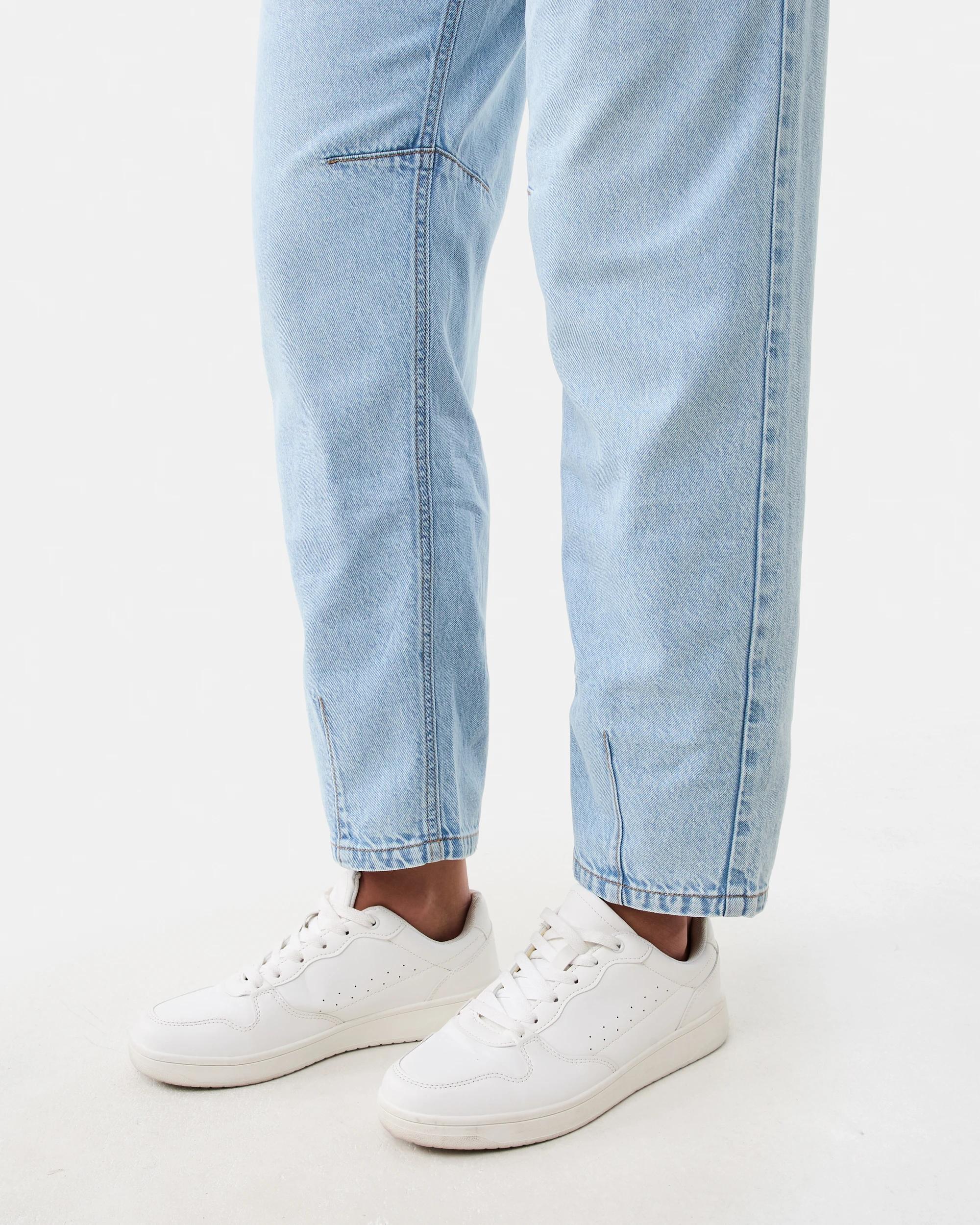 6 Relaxed Barrel Jeans Light Wash, 6 of 6