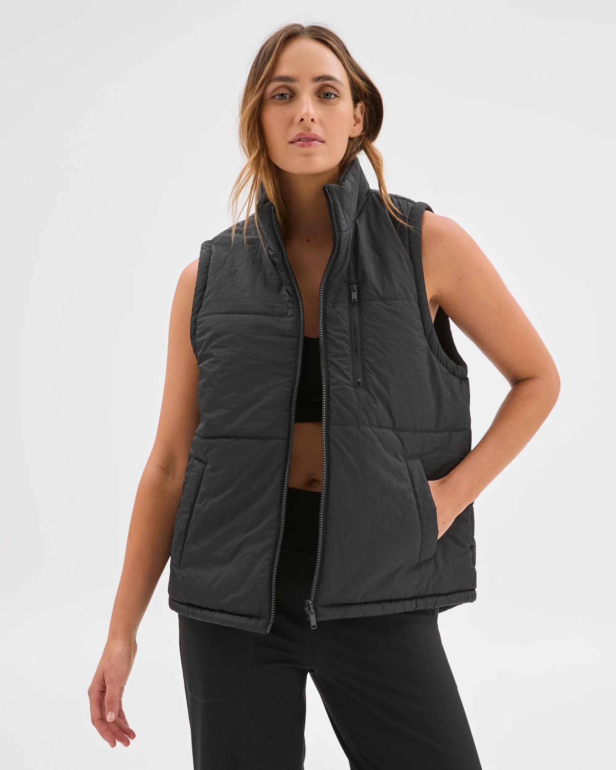 3 Target Woman Reversible Puffer Vest BLACK, 3 of 8