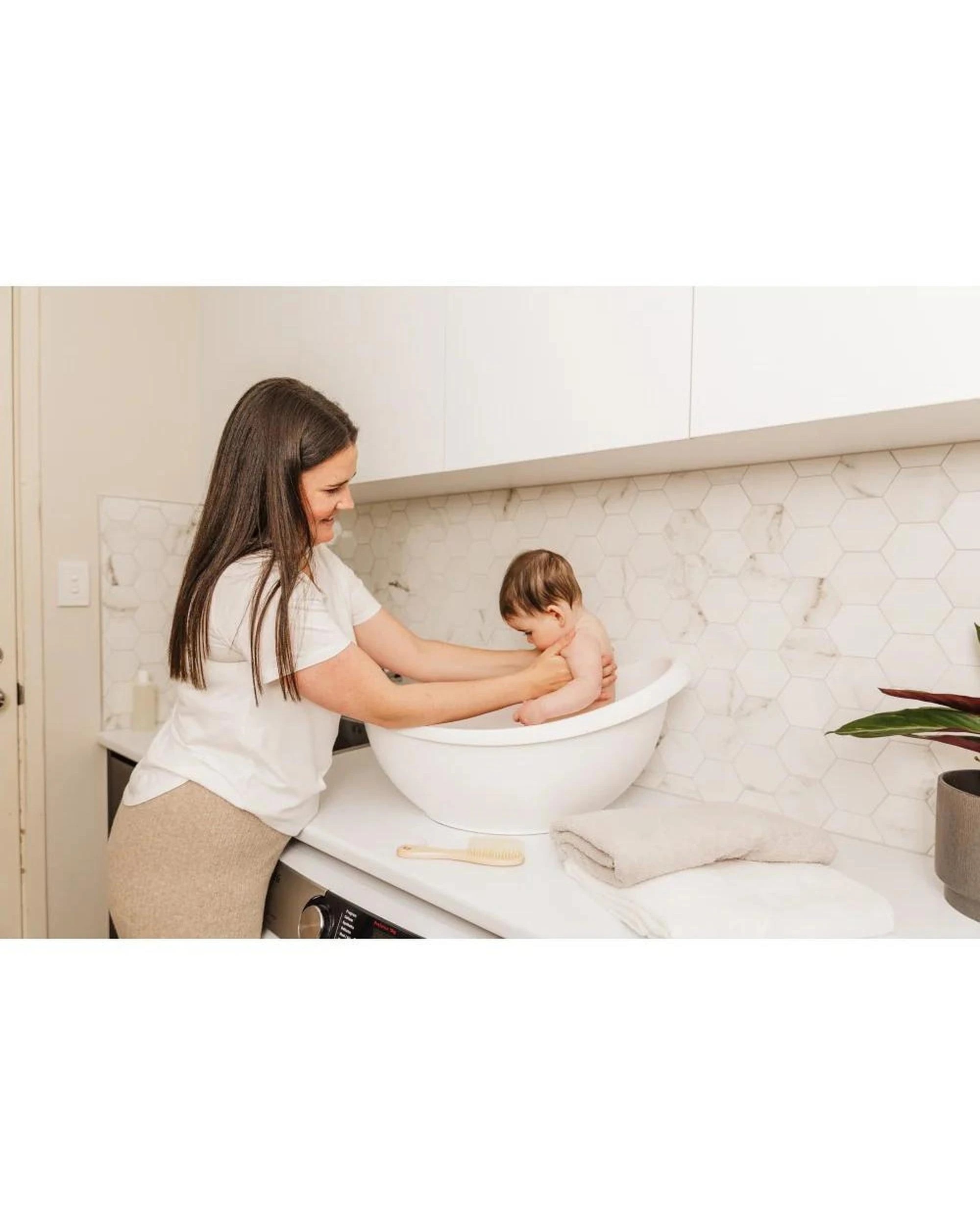 4 Bubble Baby Bath with Bath Seat & Newborn Insert - White, 4 of 8