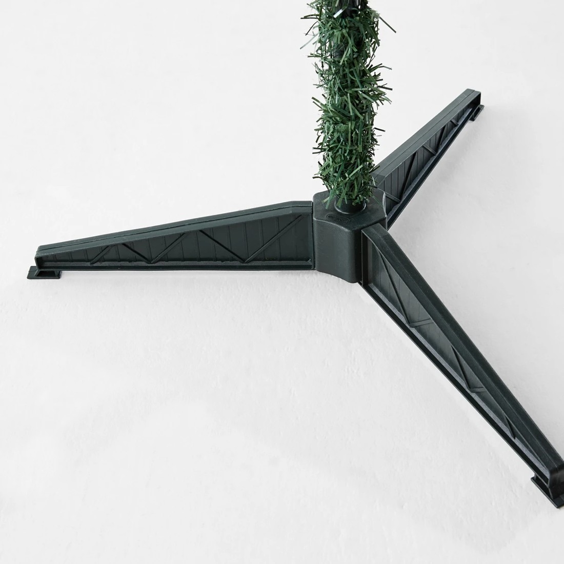 4 1.82m (6ft) Columbia Christmas Tree, 4 of 4