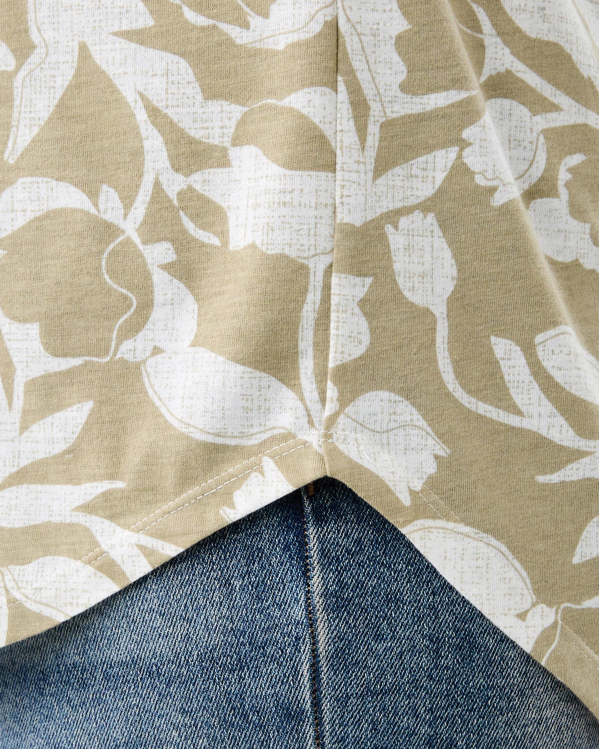 6 Curve Short Sleeve Print V-neck T-shirt Elm Flrl, 6 of 6