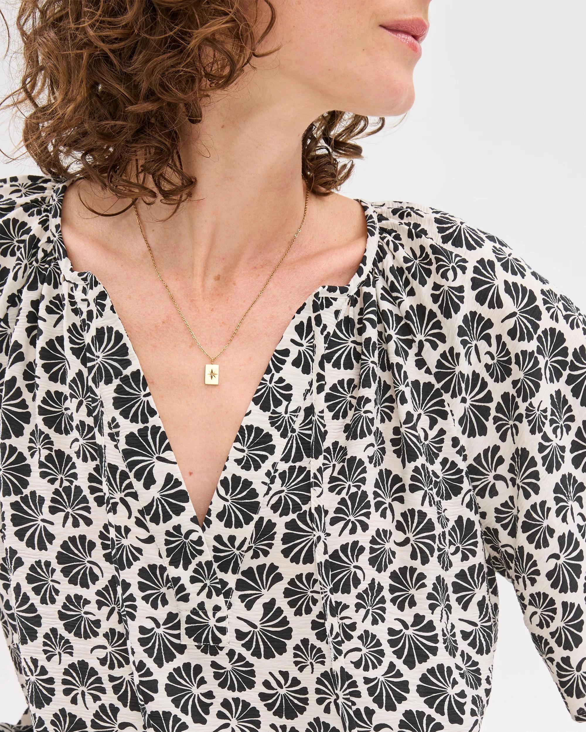 4 Flutter Sleeve Blouse - Preview LINEAR FAN, 4 of 6