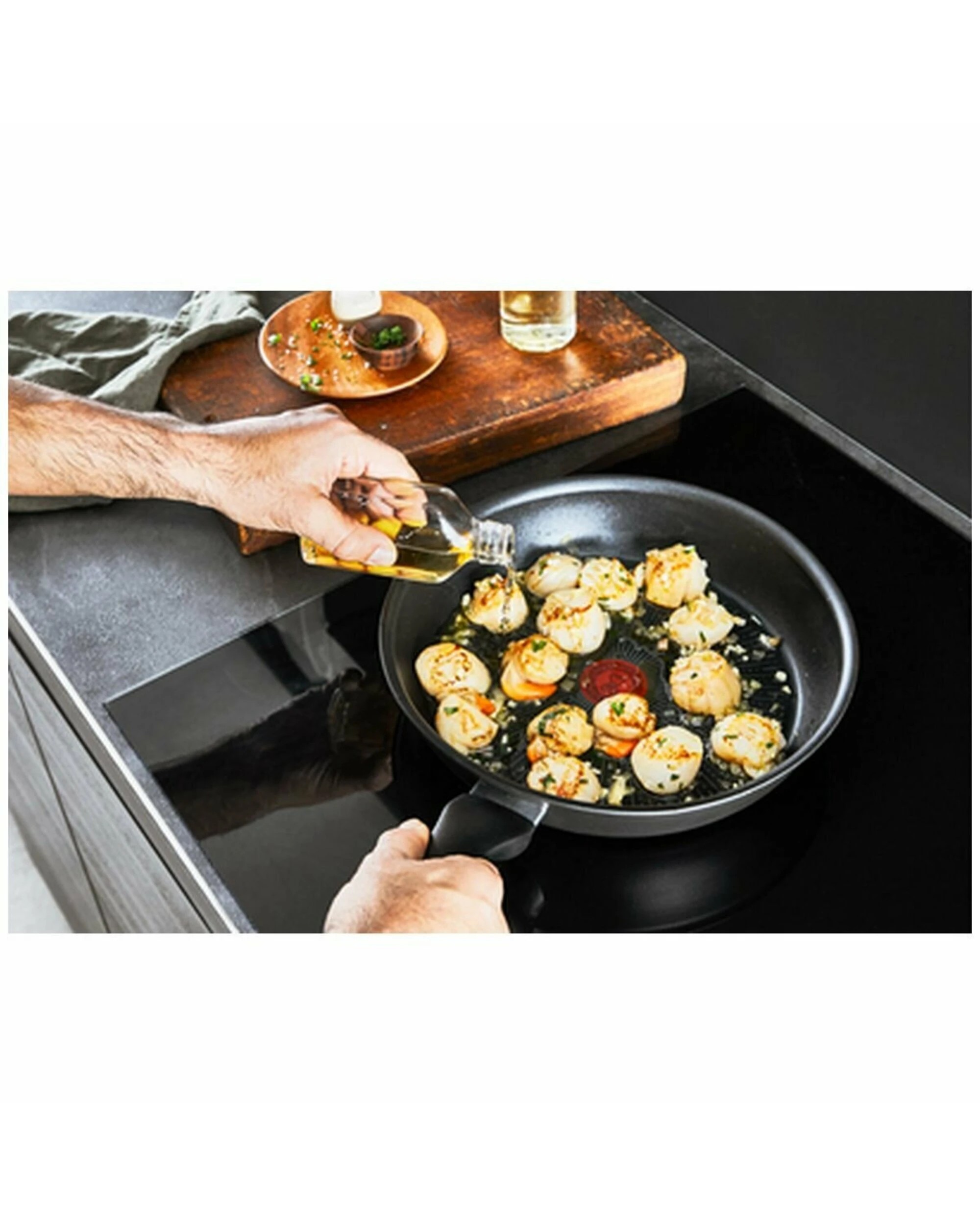 4 Tefal 28cm Unlimited Non-stick Induction Frypan, 4 of 5