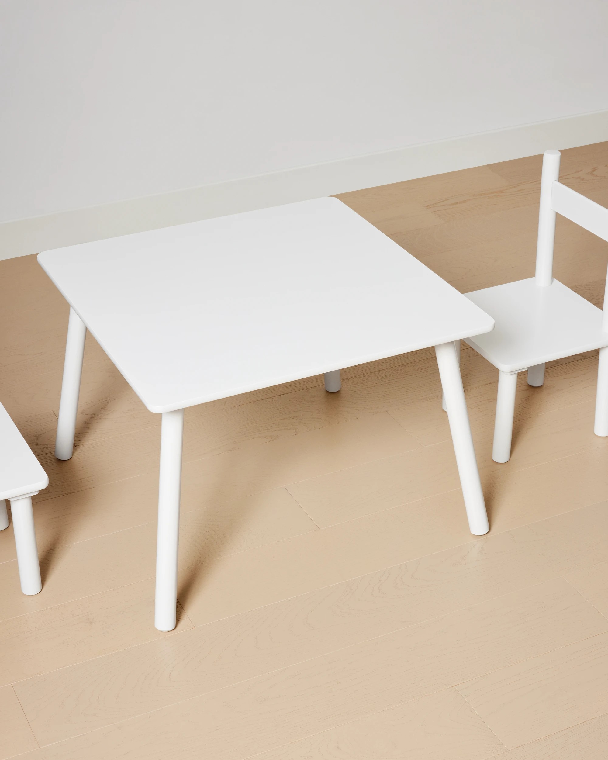 5 Table and Chair Set - White, 5 of 6