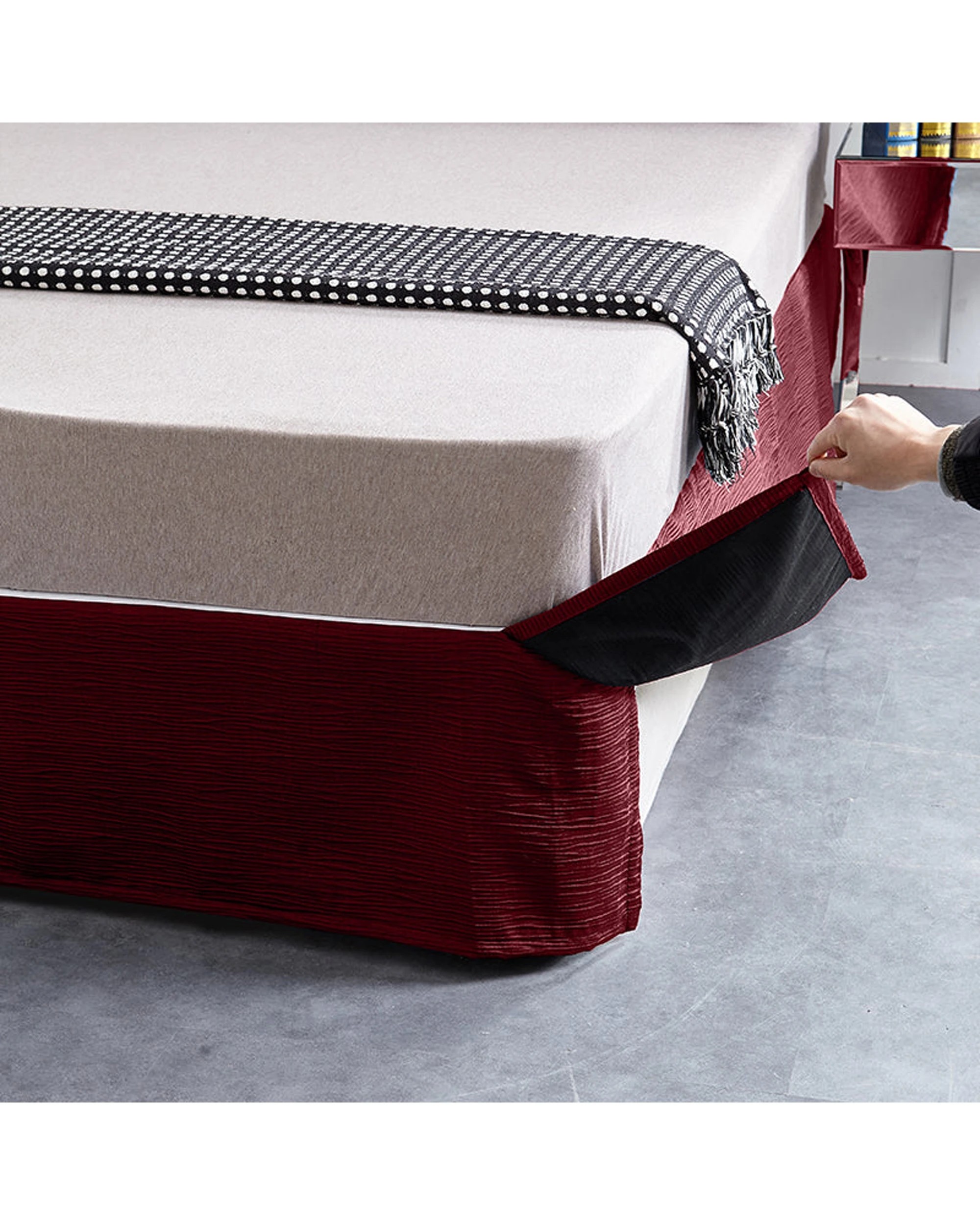 2 Cotton More Bed Skirt Valance Corrugated Seersucker Pattern - Queen Bed - Red, 2 of 3