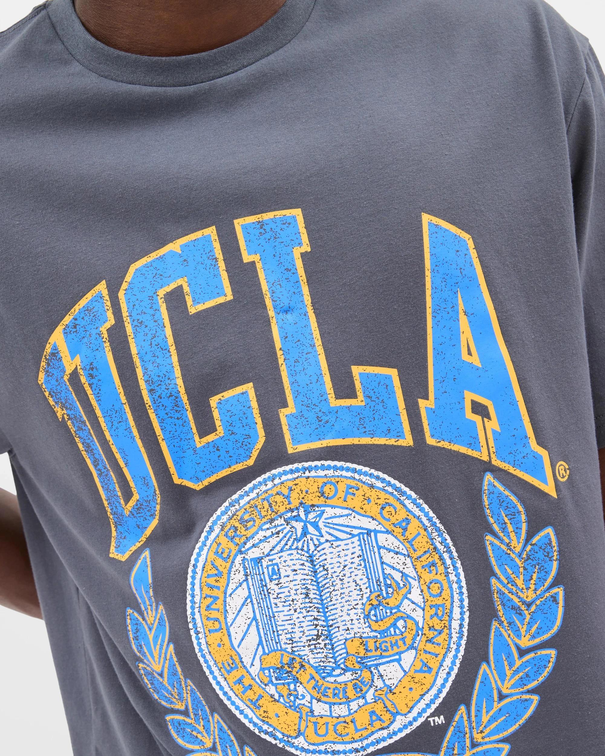 3 Licensed UCLA Crest T-Shirt BLACK, 3 of 6