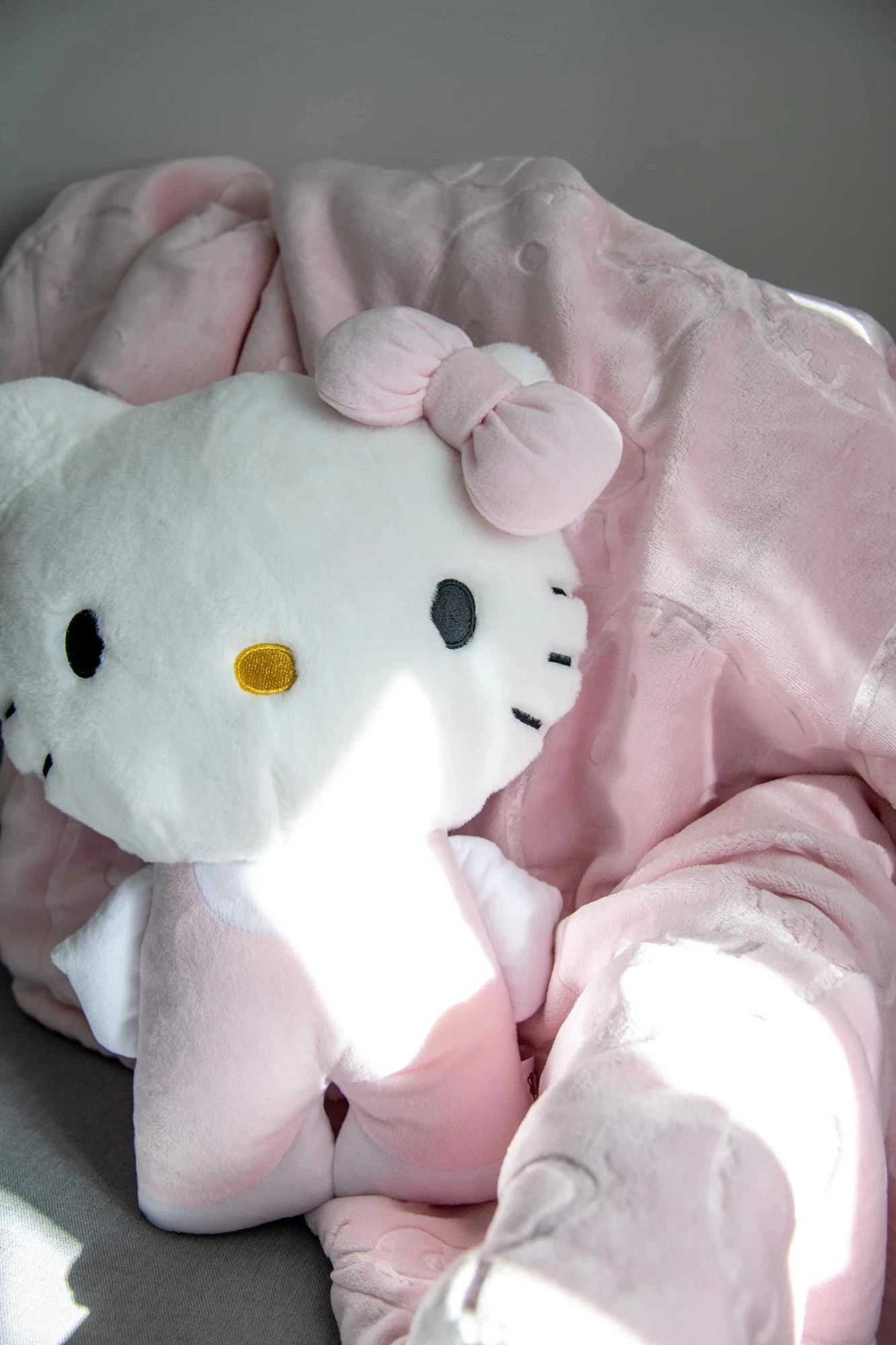 2 Hello Kitty Throw - Queen Bed - Pink, 2 of 7