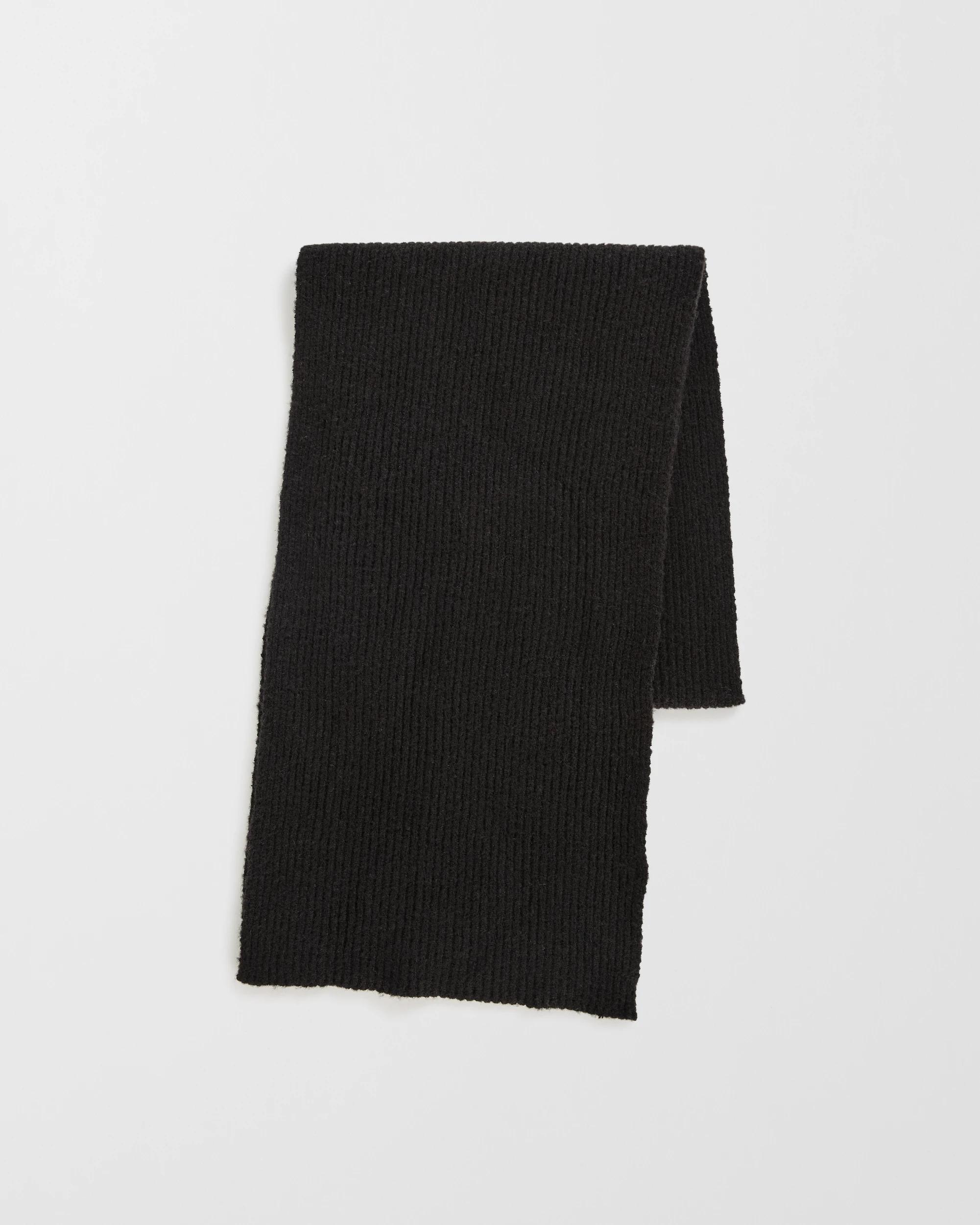 1 Target Man Essential Knitted Scarf BLACK, 1 of 1