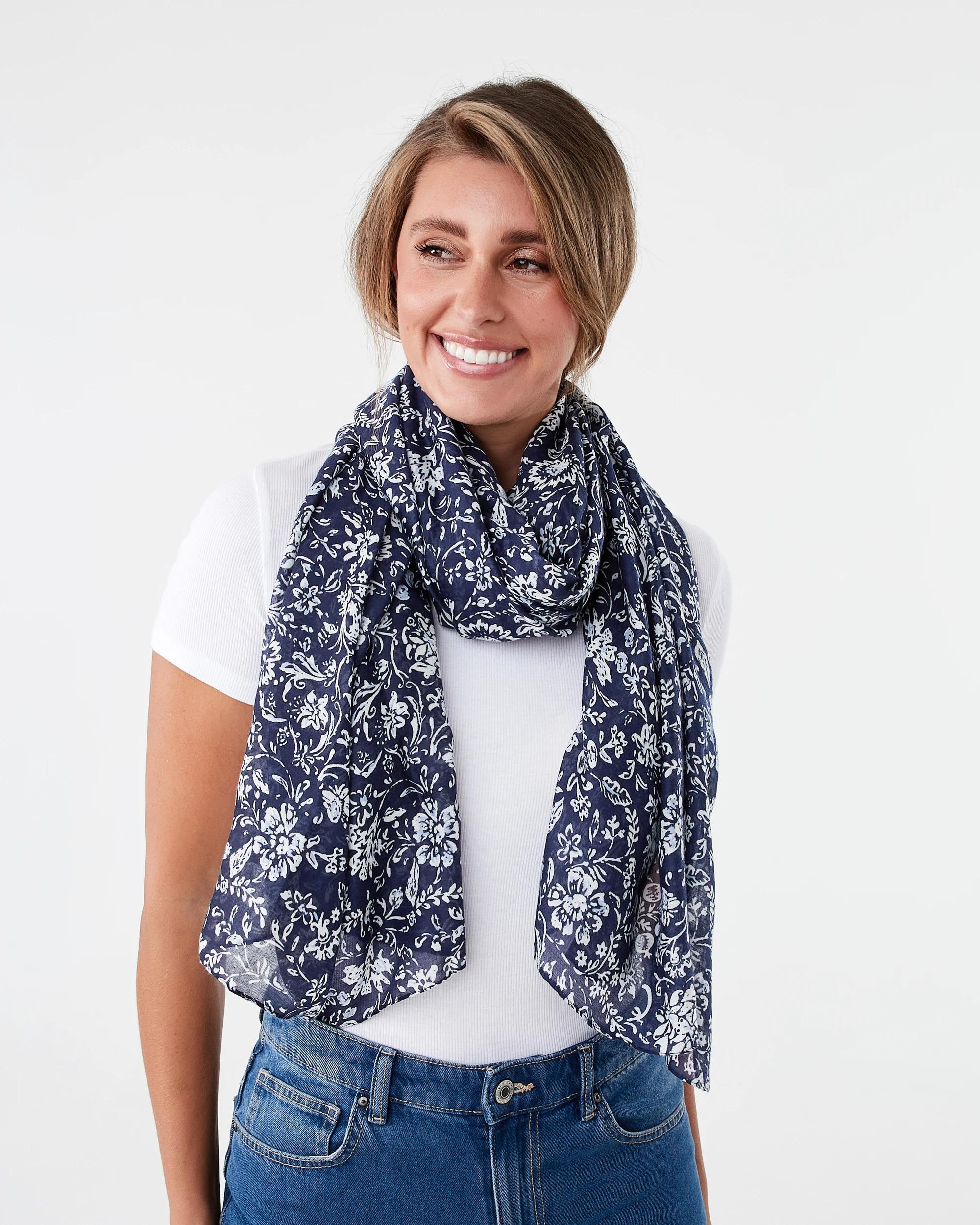 3 Large Lightweight Scarf Nav Chintz, 3 of 3