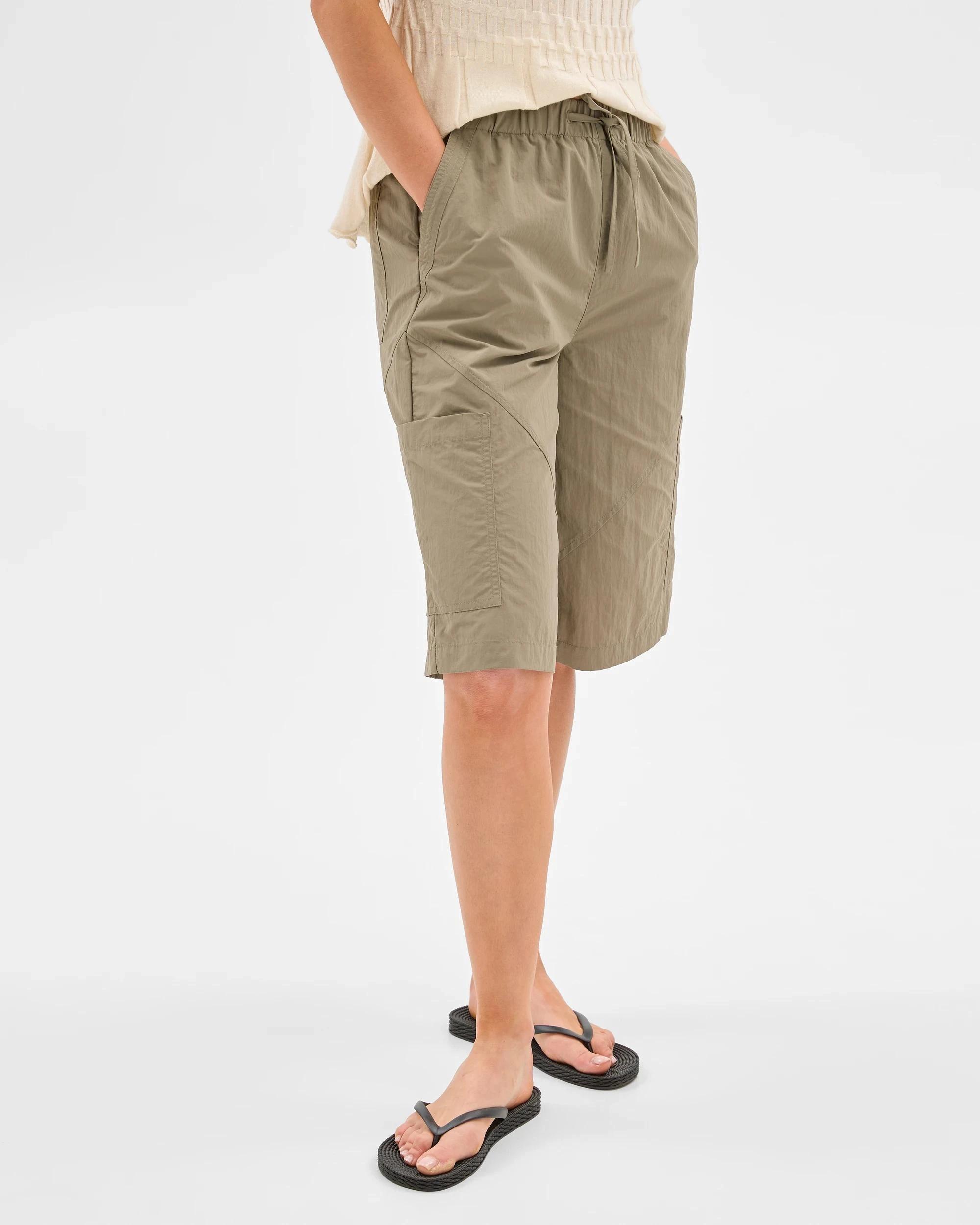 2 Lily Loves Technical Cargo Shorts SMOKEY OLIVE, 2 of 6