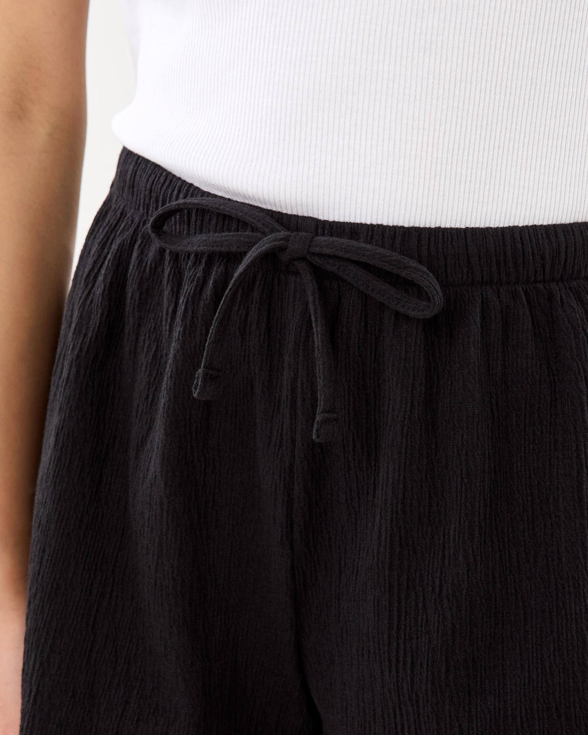 3 Crinkle Shorts Black, 3 of 5