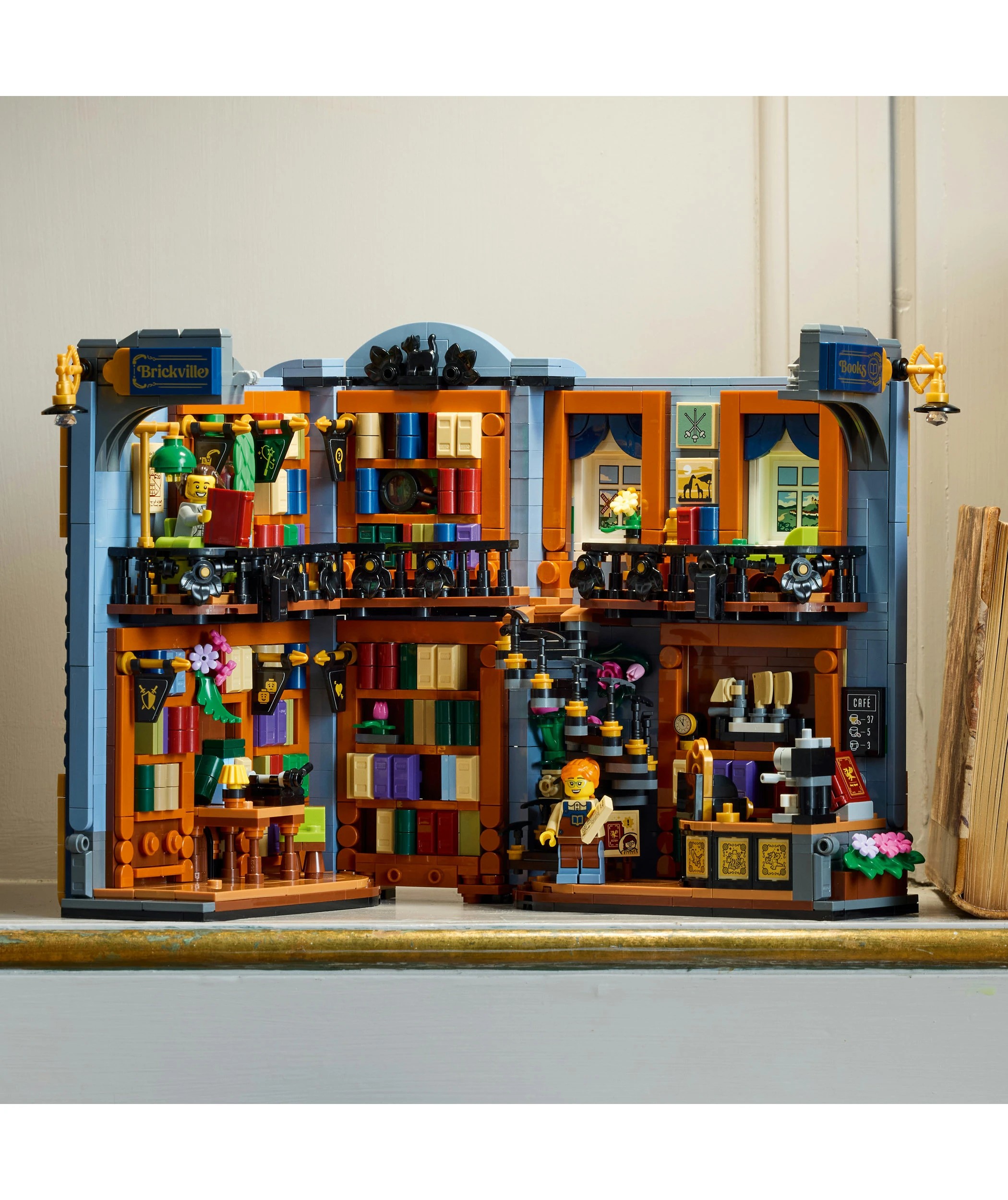 10 LEGO Icons Bookshop: Book Nook 11379, 10 of 11