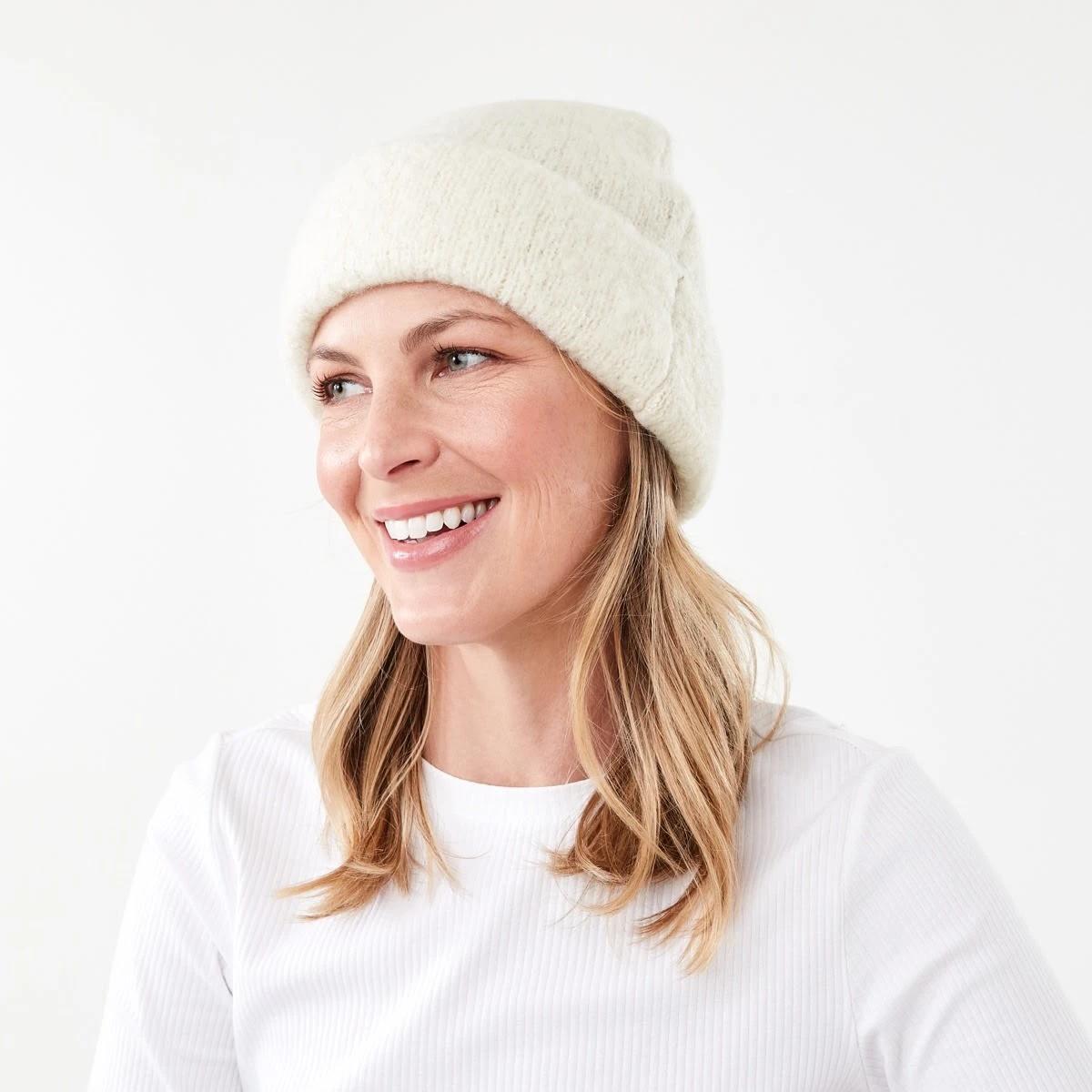 4 Fluffy Beanie Ecru, 4 of 4