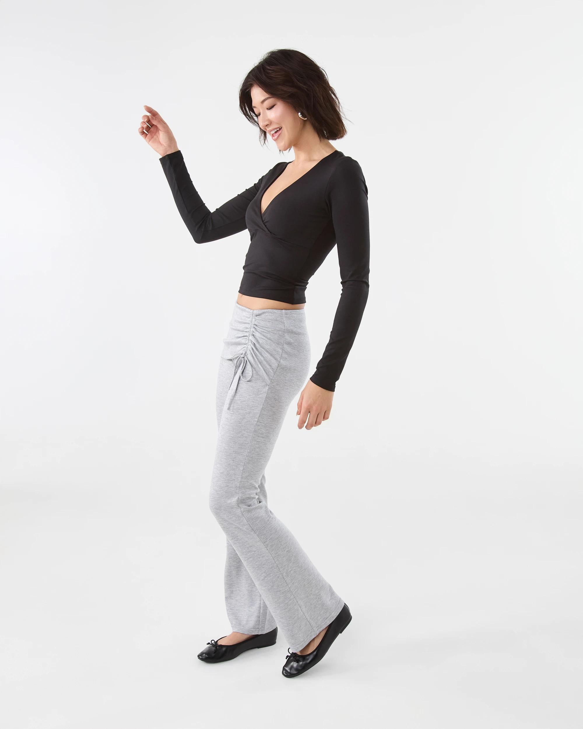 3 Long Sleeve Contour V-Neck Top Black, 3 of 7
