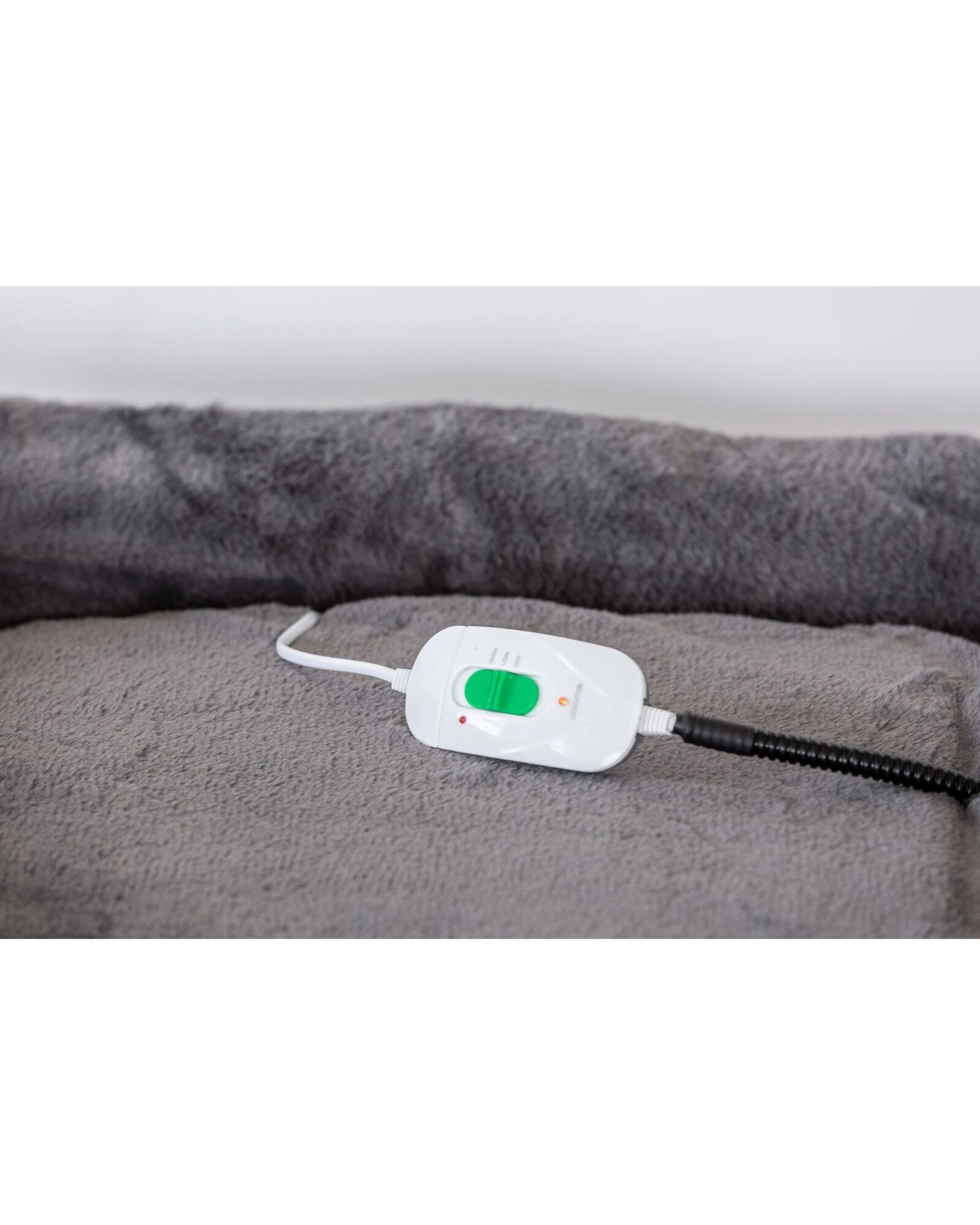 6 Hacienda Easy to Clean Electric Heated Rabbit Faux Fur Covering Pet Bed - Medium, 6 of 9