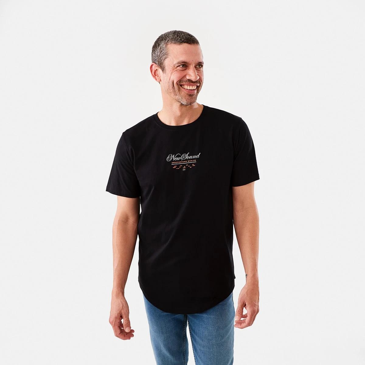 1 Curved Hem Graphic T-shirt Black, 1 of 6
