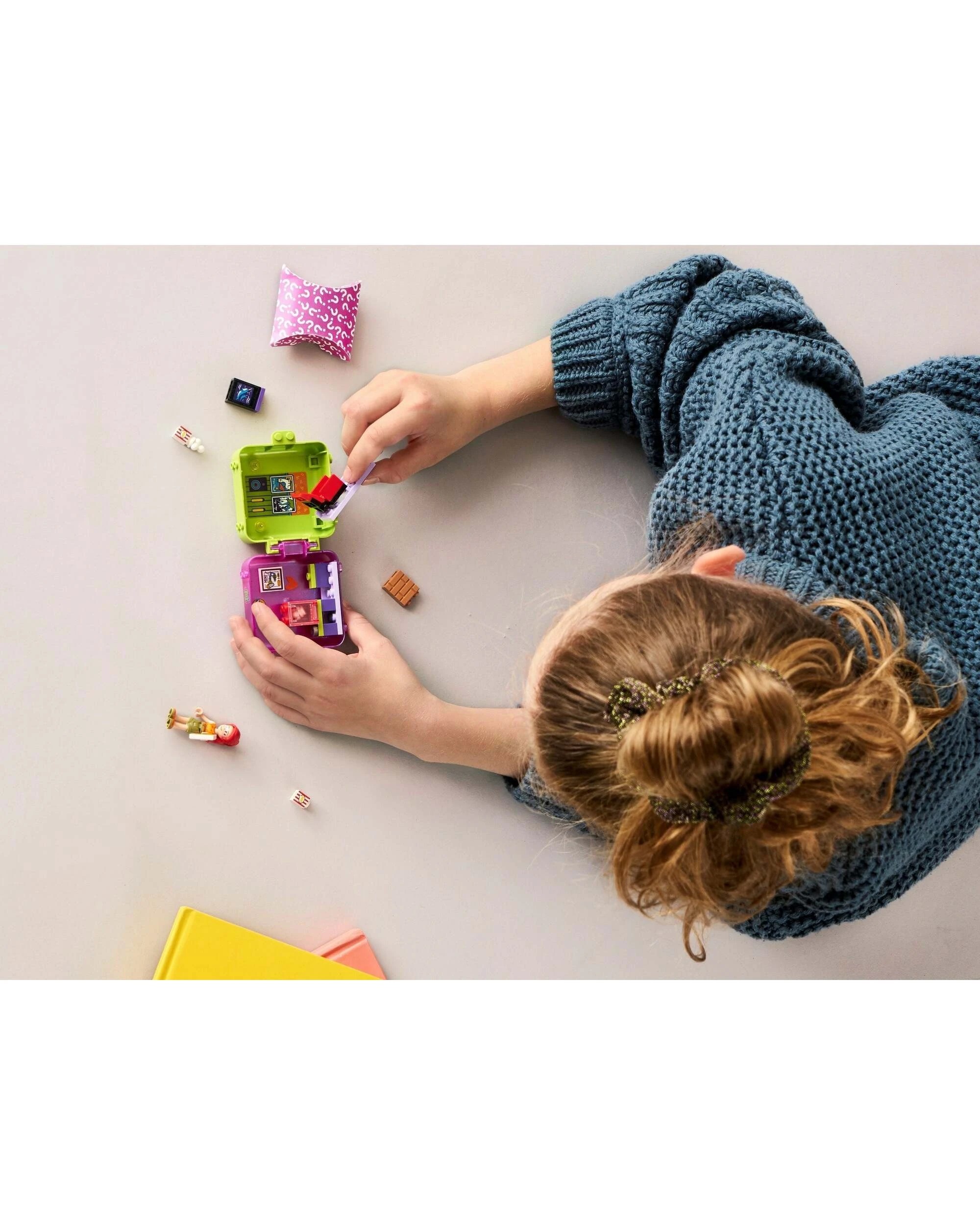 4 LEGO 41408 Mia's Movie Theater Play Cube: Portable Fun for Kids, 4 of 5