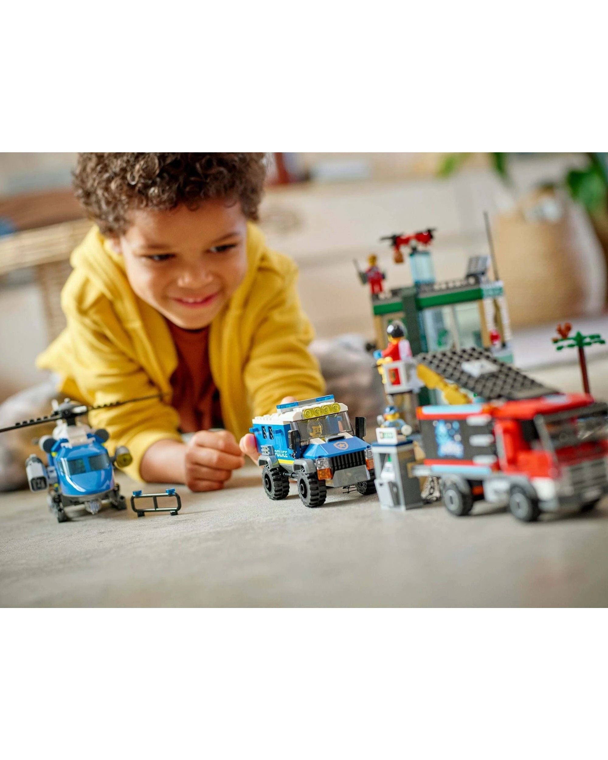 2 LEGO 60317 City Police Chase at the Bank Heist, 2 of 5