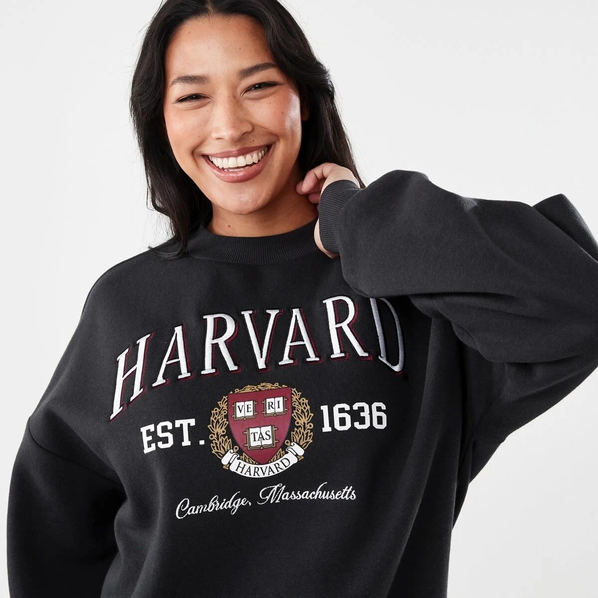 4 Harvard University License Long Sleeve Sweatshirt Harvard, 4 of 5