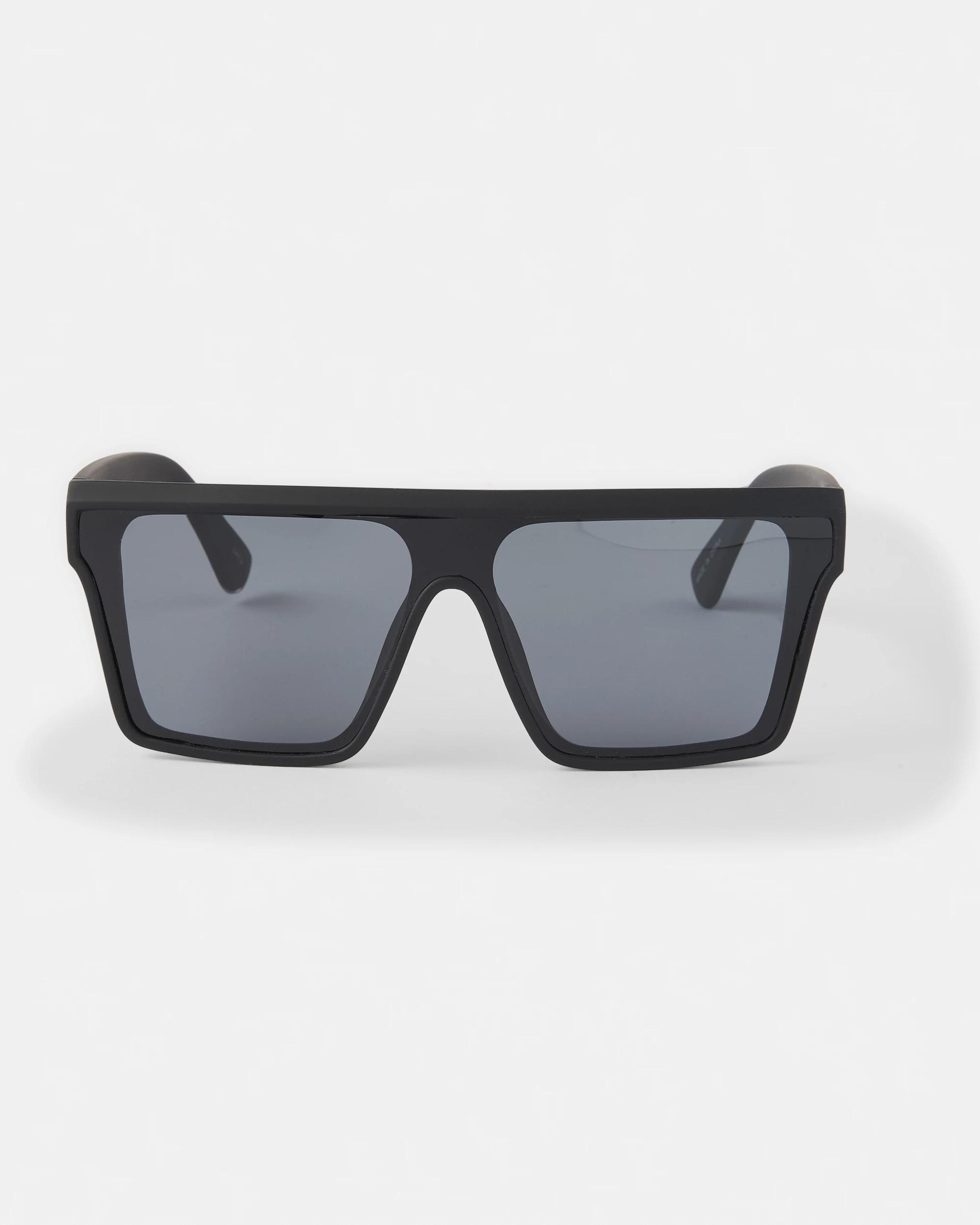 1 Flat Frame Sunglasses Black, 1 of 4