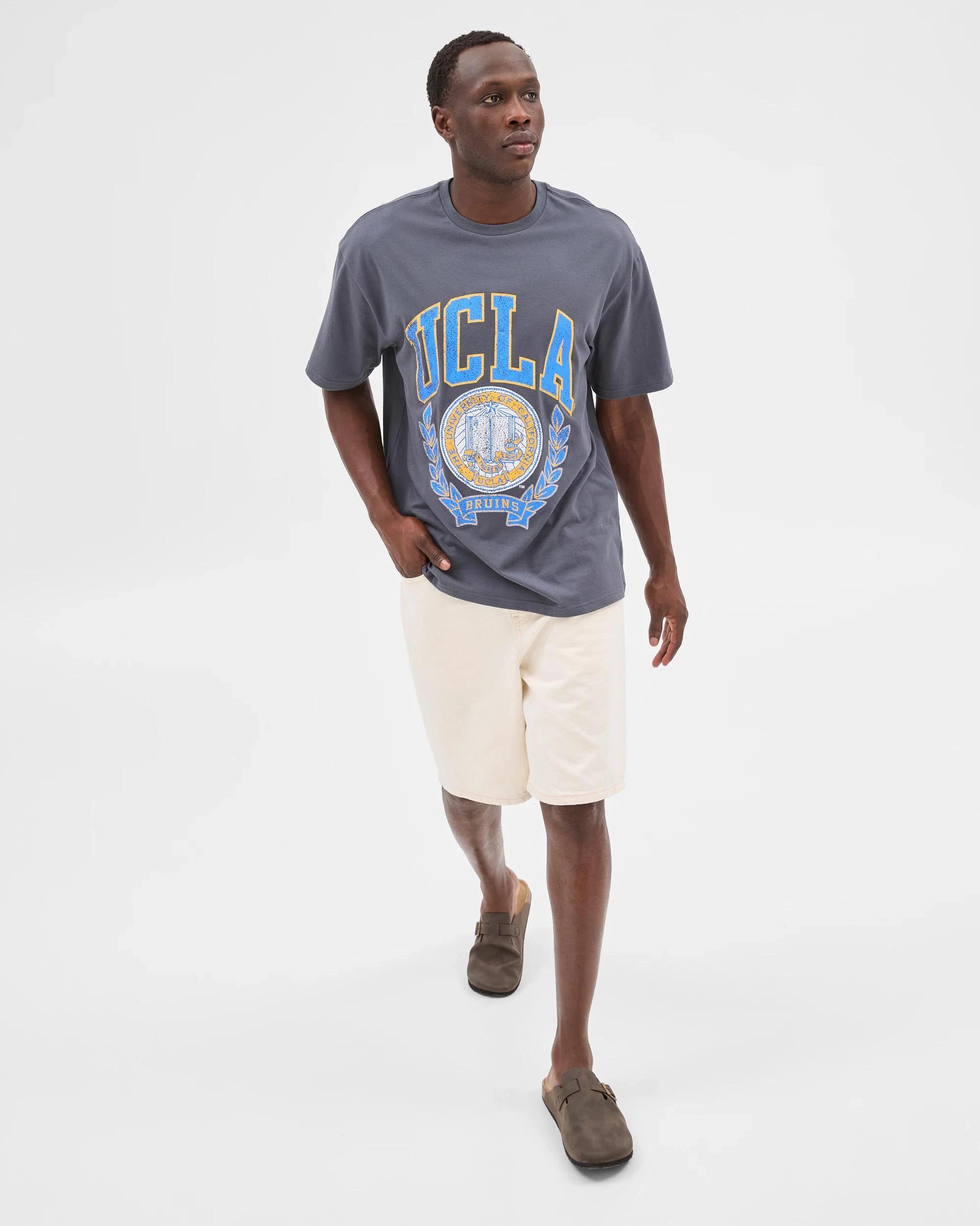 2 Licensed UCLA Crest T-Shirt BLACK, 2 of 6