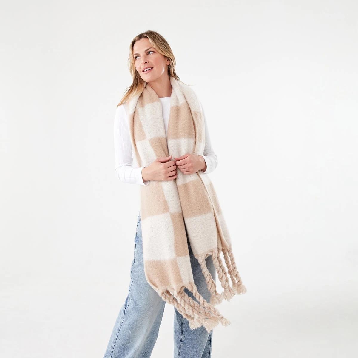 3 Checkerboard Scarf Bg Wvy Chk, 3 of 3