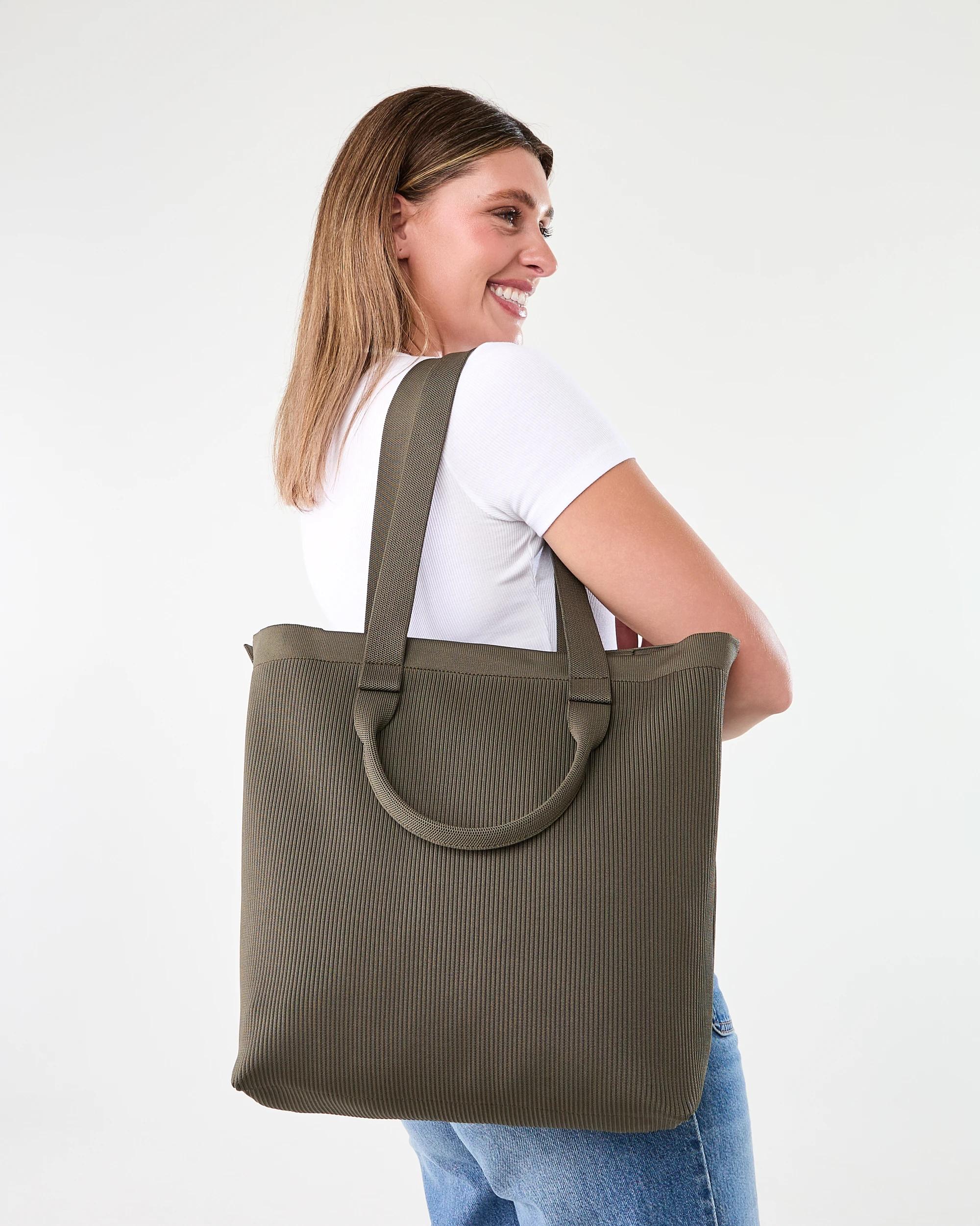 5 Knit Tote Bag Dark Camo, 5 of 6