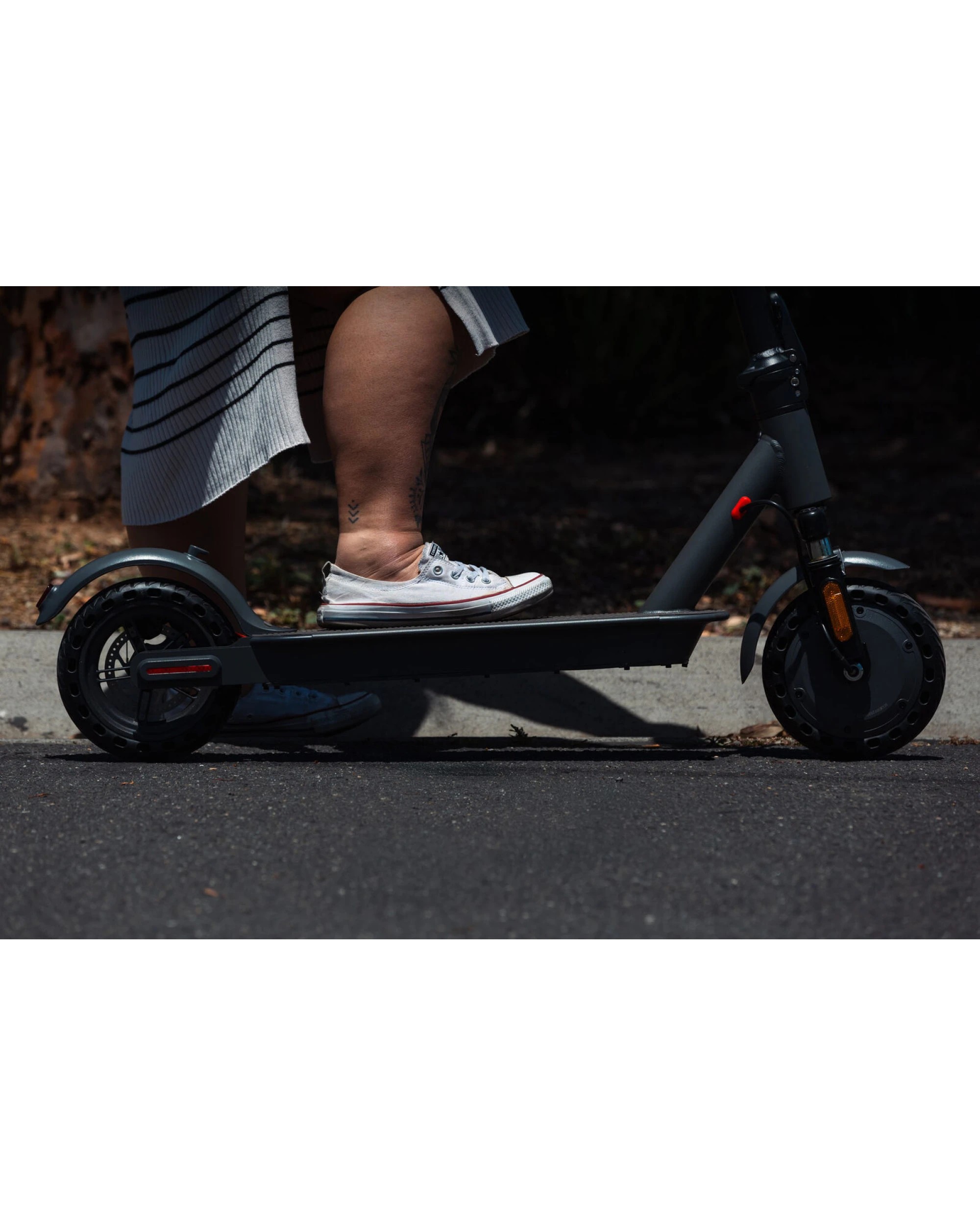 9 Lenoxx Electric Scooter, 350W Motor, 8.5 inch  Tyres, Front Suspension, Smart App, 9 of 10