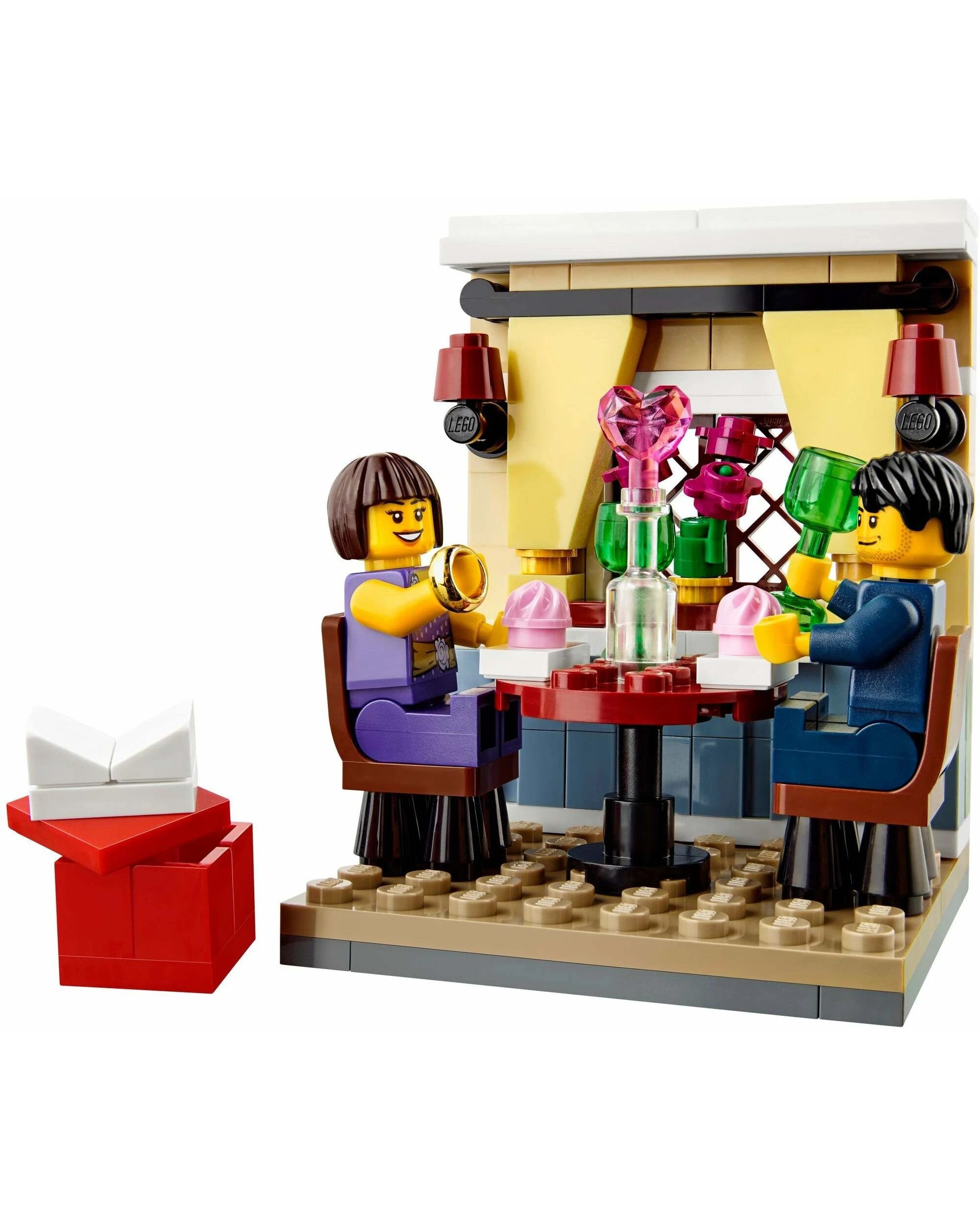 5 LEGO 40120 Valentine's Day Dinner Set with Minifigures, 5 of 5