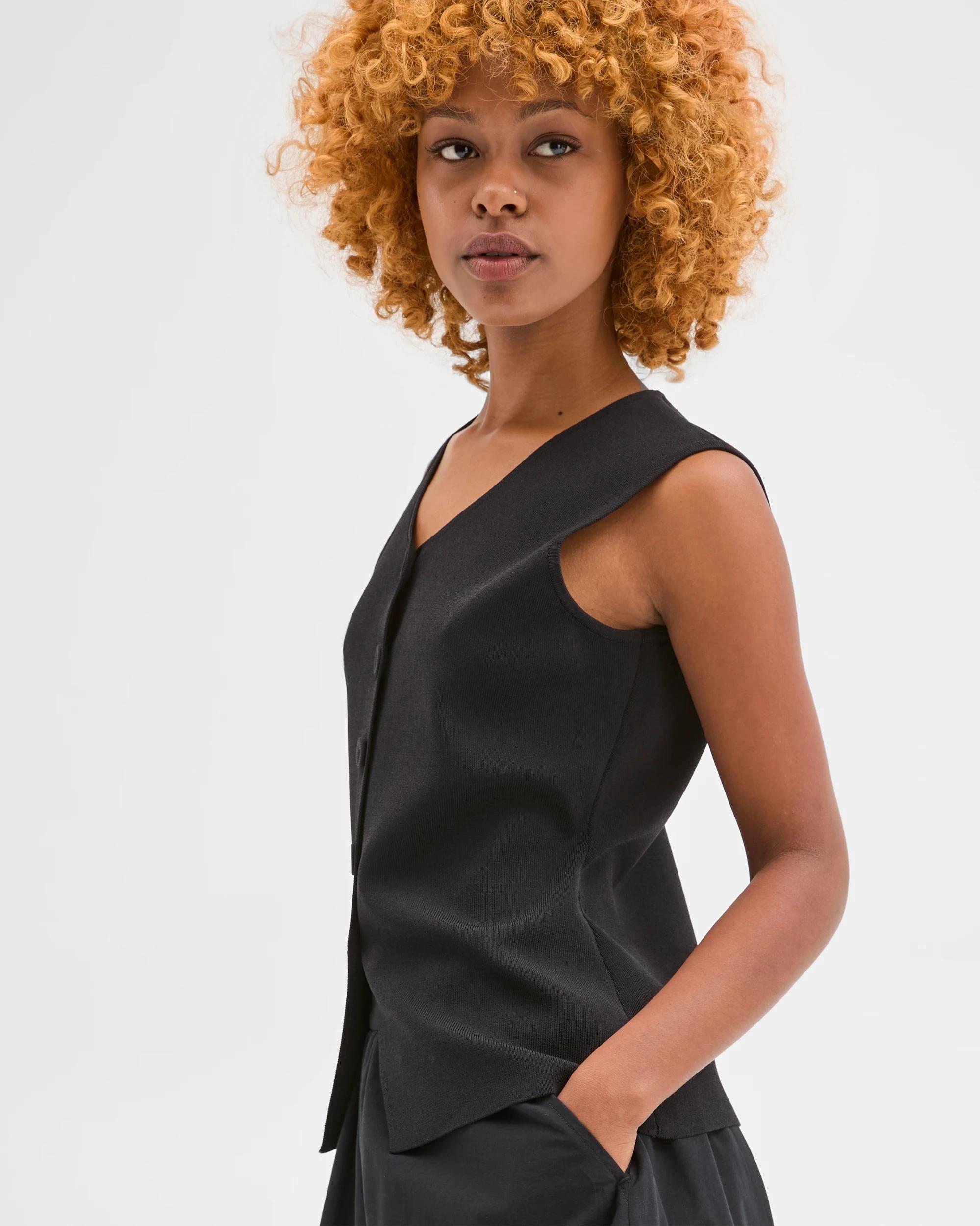 4 Target Petites Petites Sleeveless Crepe Knit Vest BLACK, 4 of 5