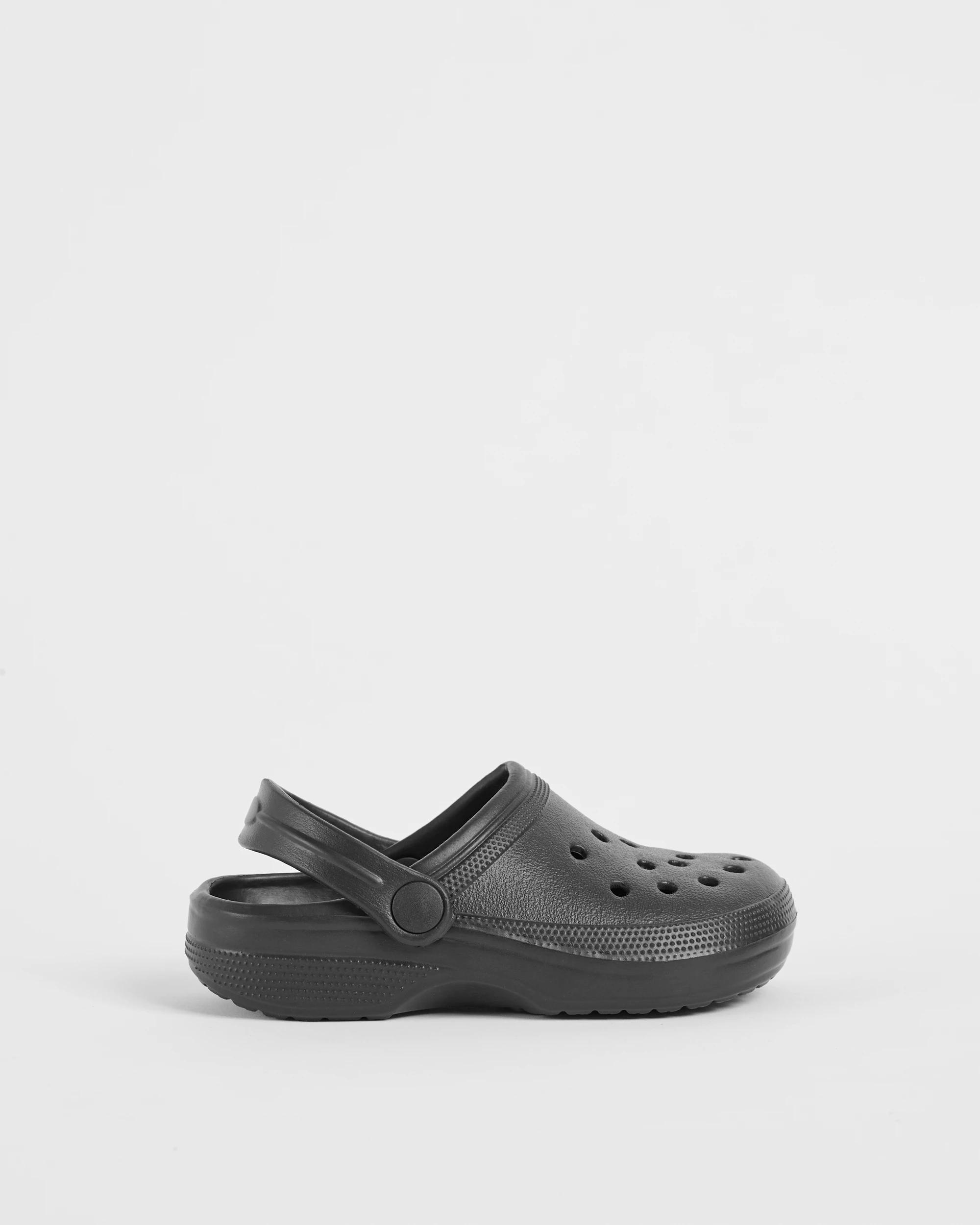1 Target Kids Junior/Senior Clogs BLACK, 1 of 3
