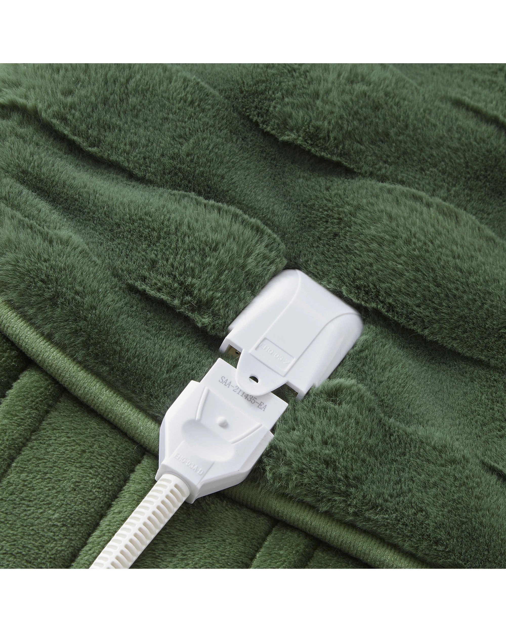 6 Dreamaker Basketweave Faux Fur Heated Throw 180x200cm - Olive, 6 of 10