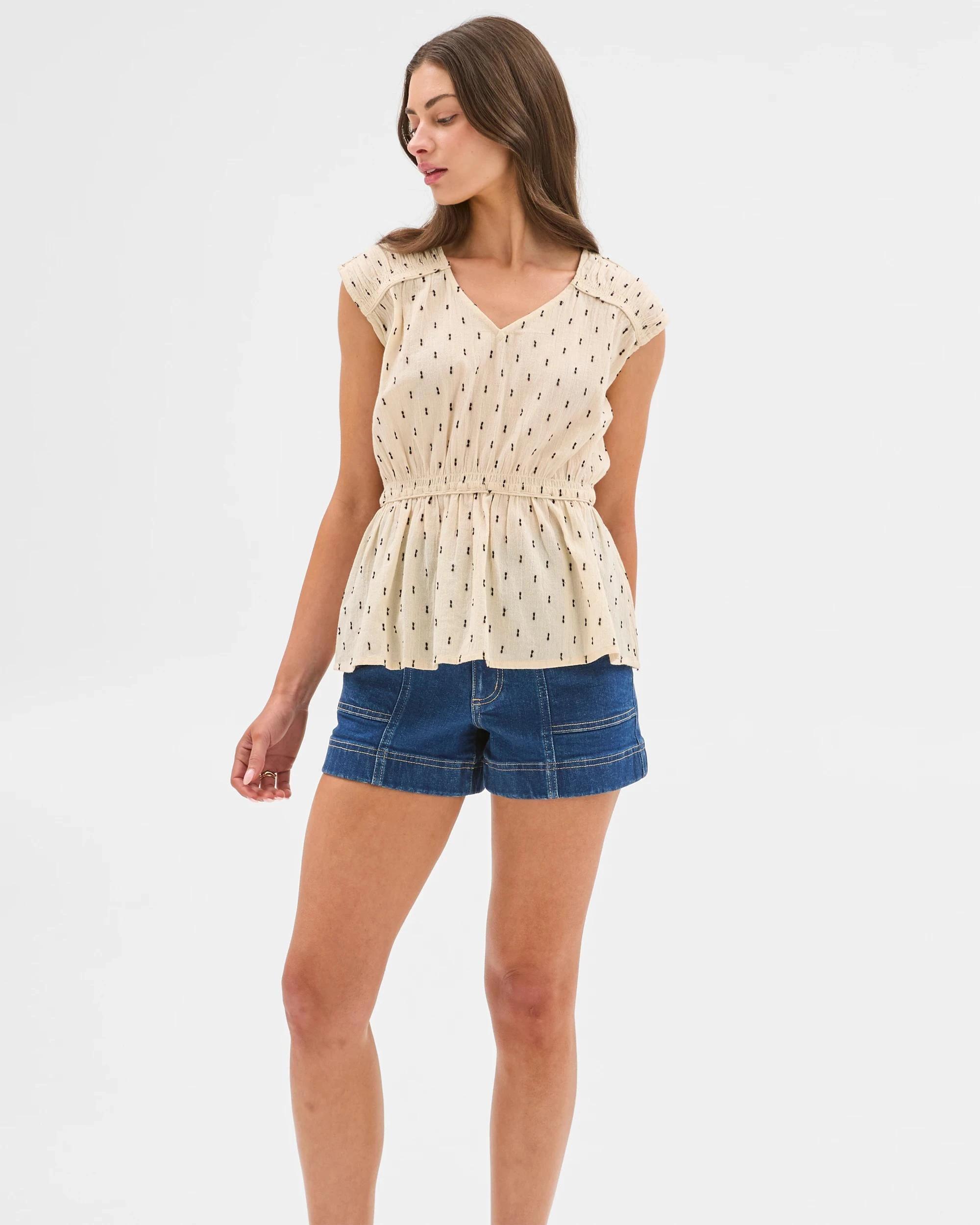 2 Target Petites Sleeveless Dobby Blouse ASH BROWN, 2 of 5