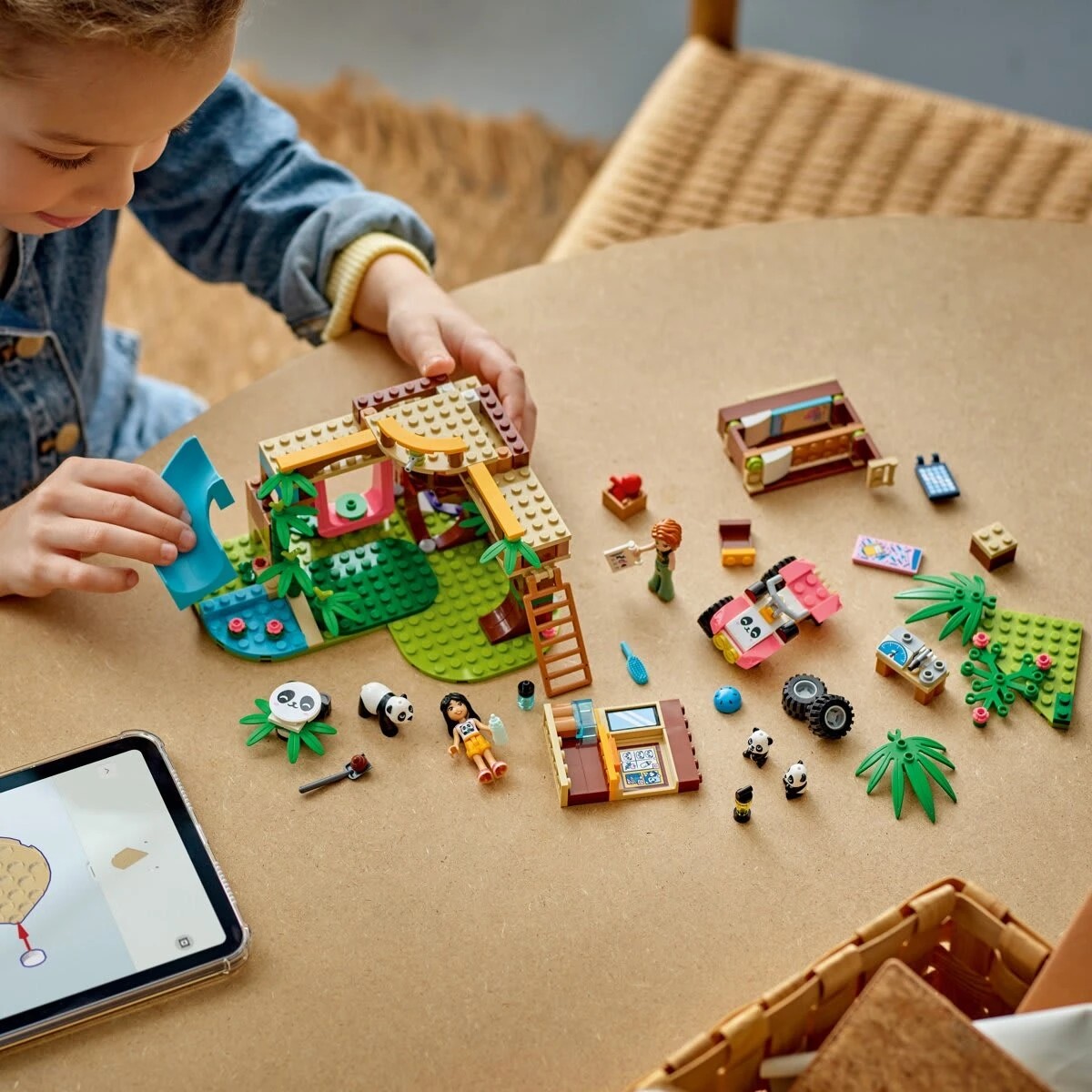 8 LEGO Friends Panda Sanctuary Animal Care 42648, 8 of 11