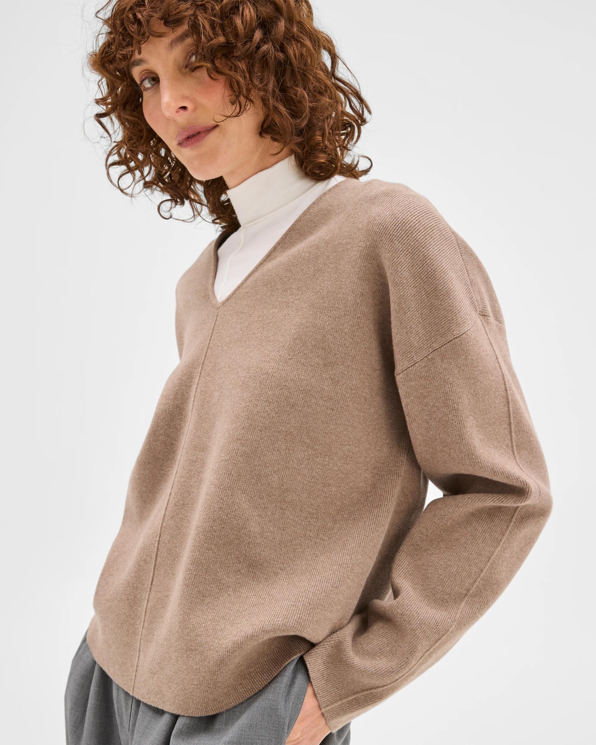 4 Preview Australian Cotton Blend Polished V-Neck Jumper MOON GREY, 4 of 7