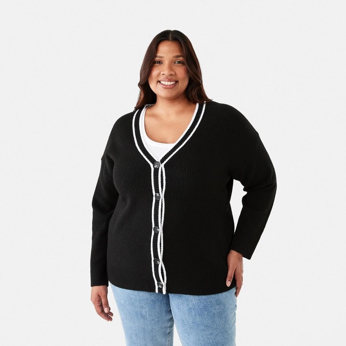 2 Curve Button Cardigan Black, 2 of 7