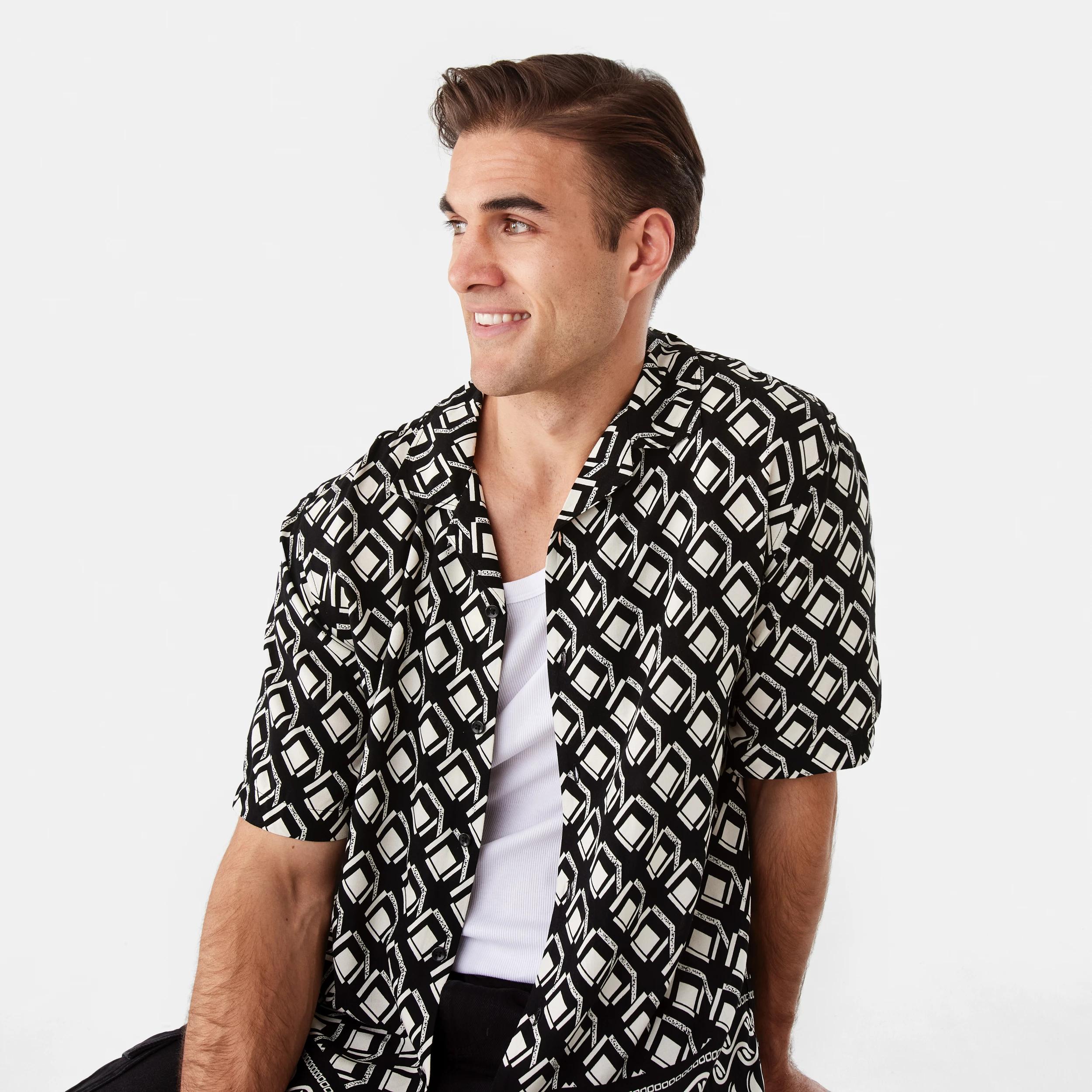 5 Short Sleeve Resort Print Shirt Hexag Geo, 5 of 10