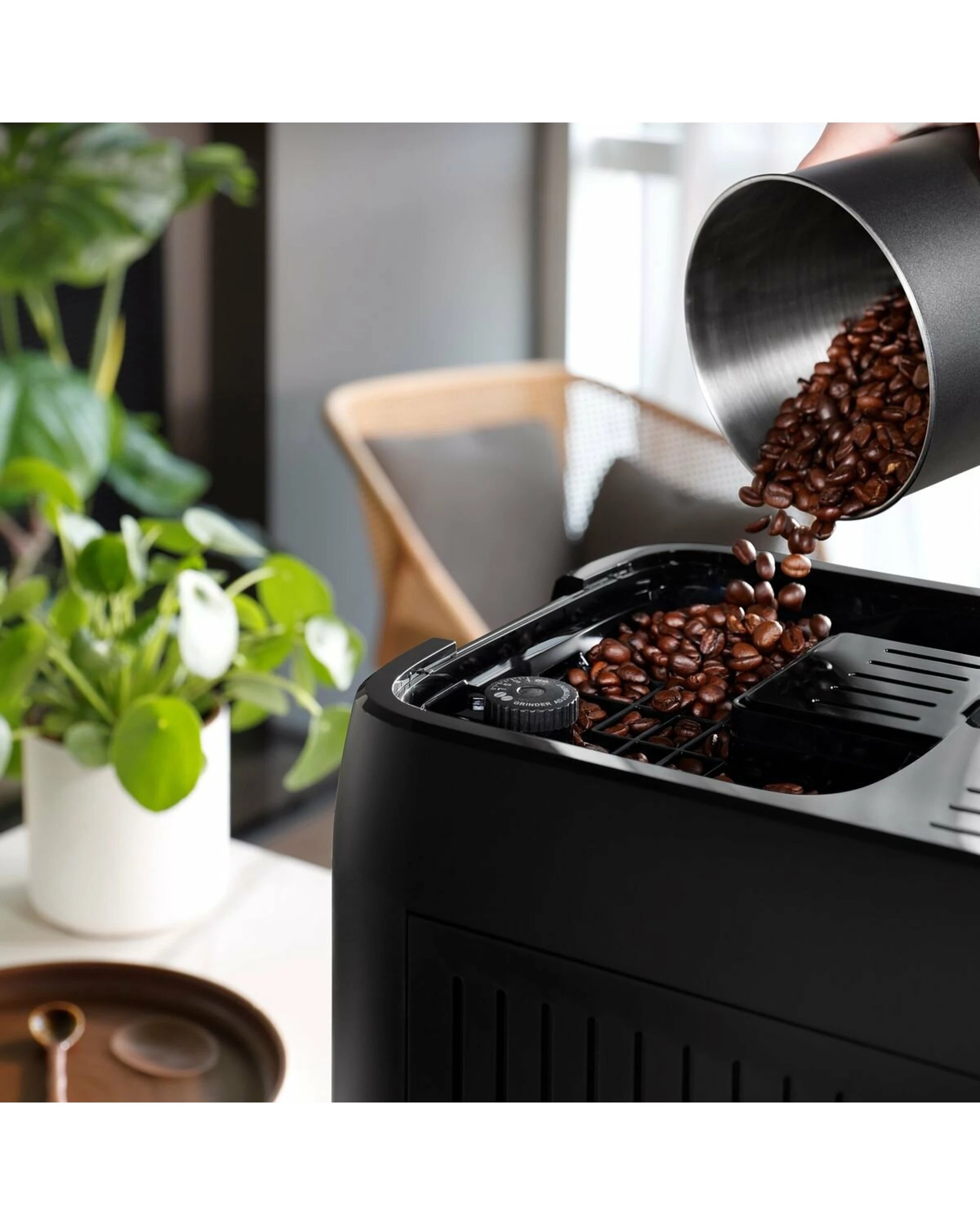 4 De'Longhi Magnifica Plus Fully Automatic Coffee Machine, 4 of 5