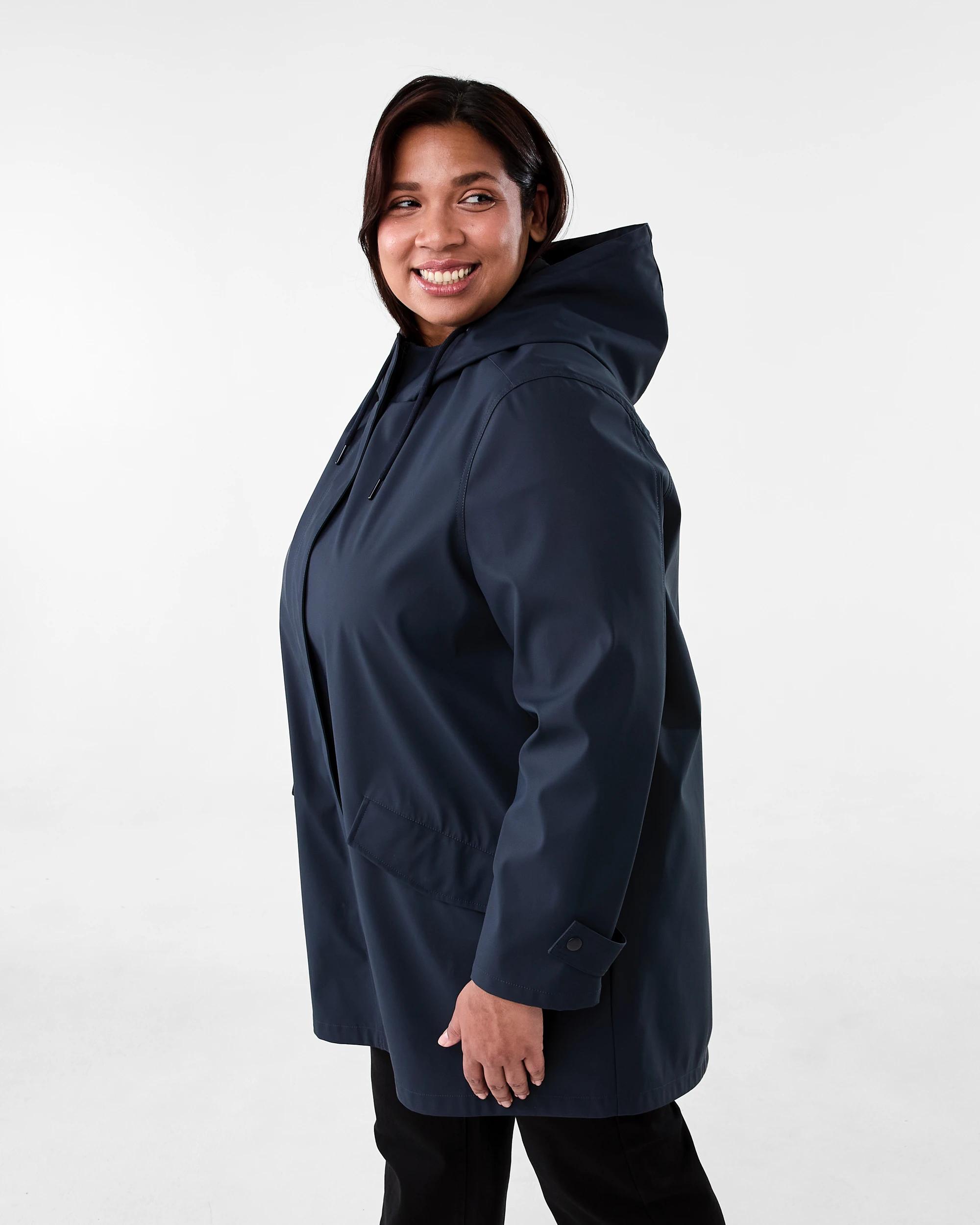 3 Curve Rain Coat Sky Cptn, 3 of 9