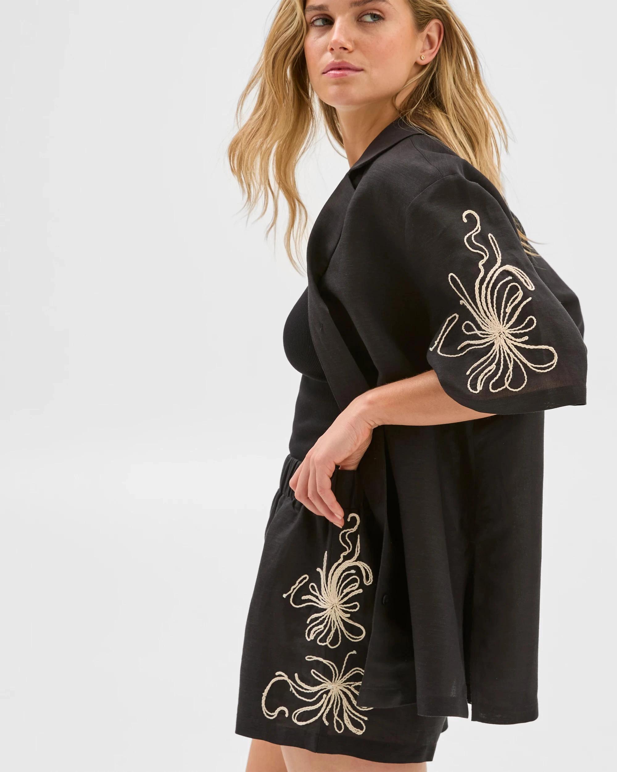 4 Lily Loves European Linen Blend Relaxed Embroidered Shorts BLACK, 4 of 6