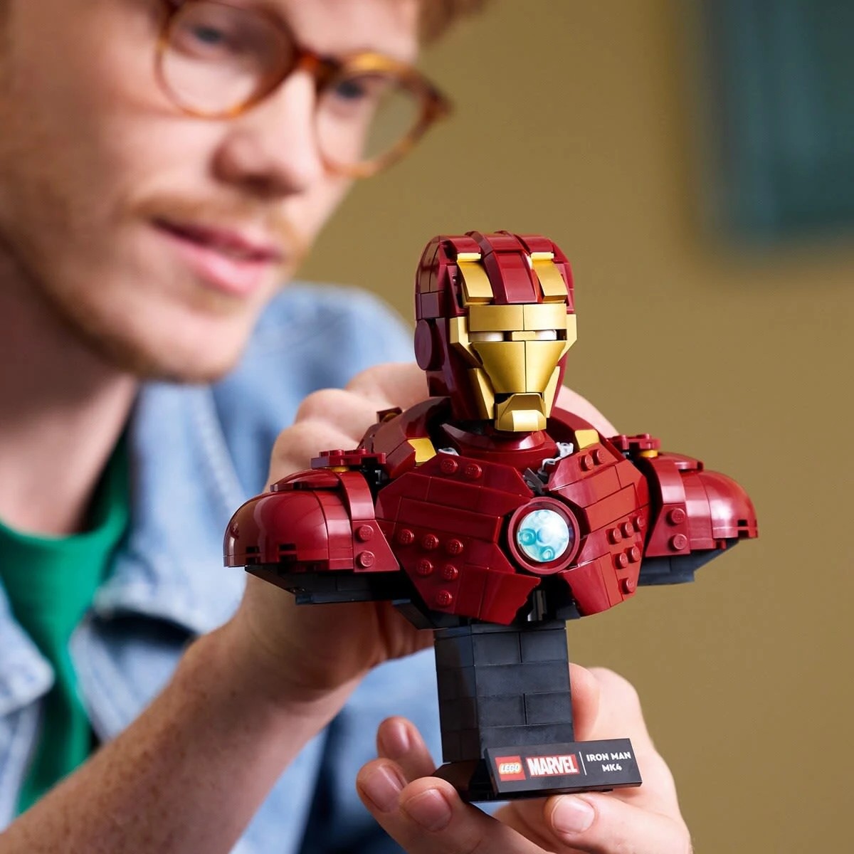 7 LEGO Marvel Iron Man MK4 Bust 76327, 7 of 10