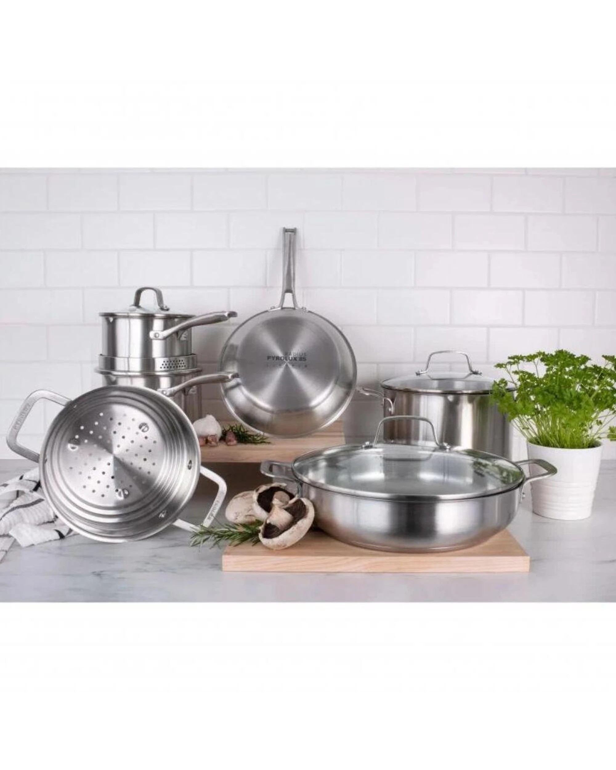 8 Pyrolux Radius 85 Saute Pan With Helper Handle 28cm  3L, 8 of 8
