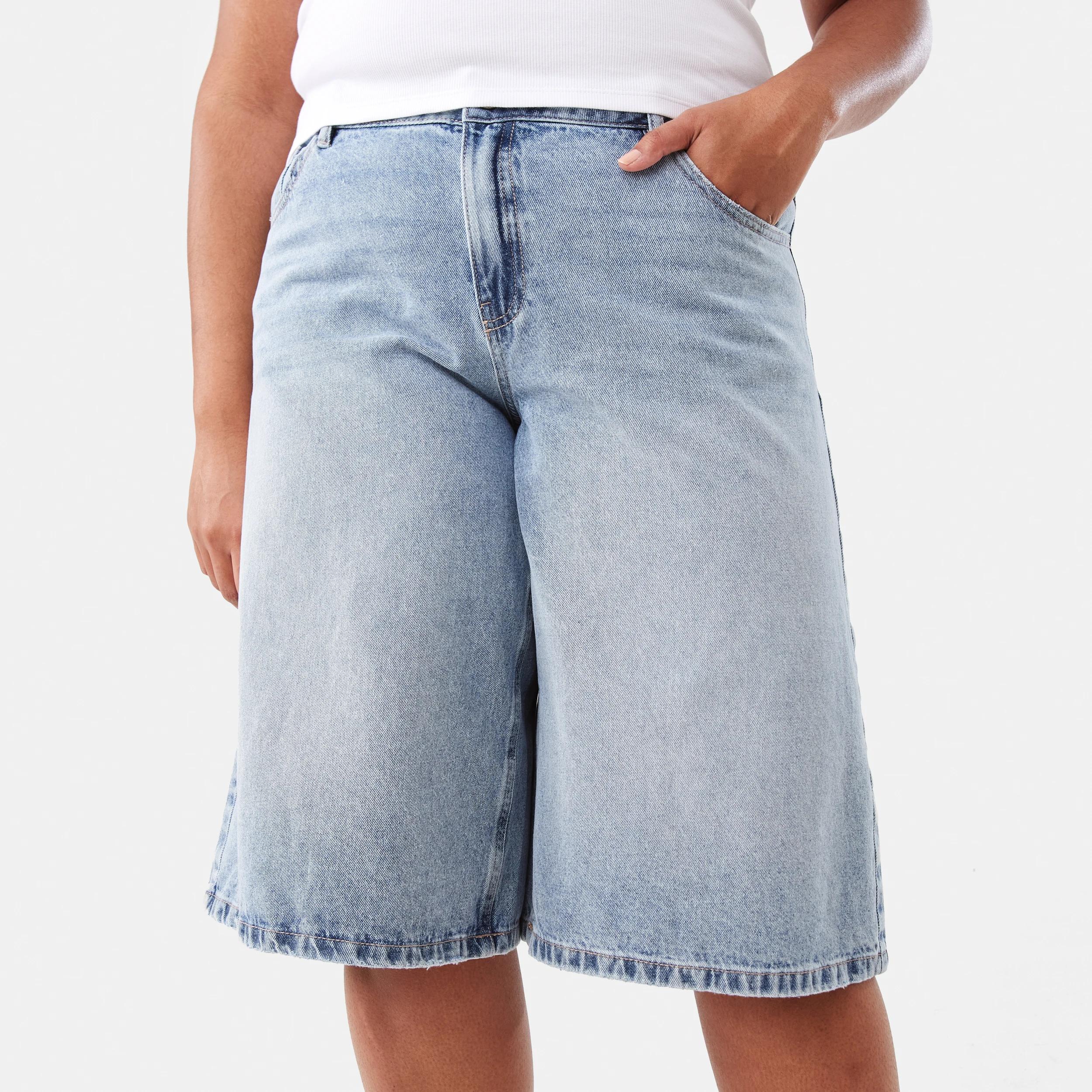3 Baggy Bermuda Shorts Light Wash, 3 of 10