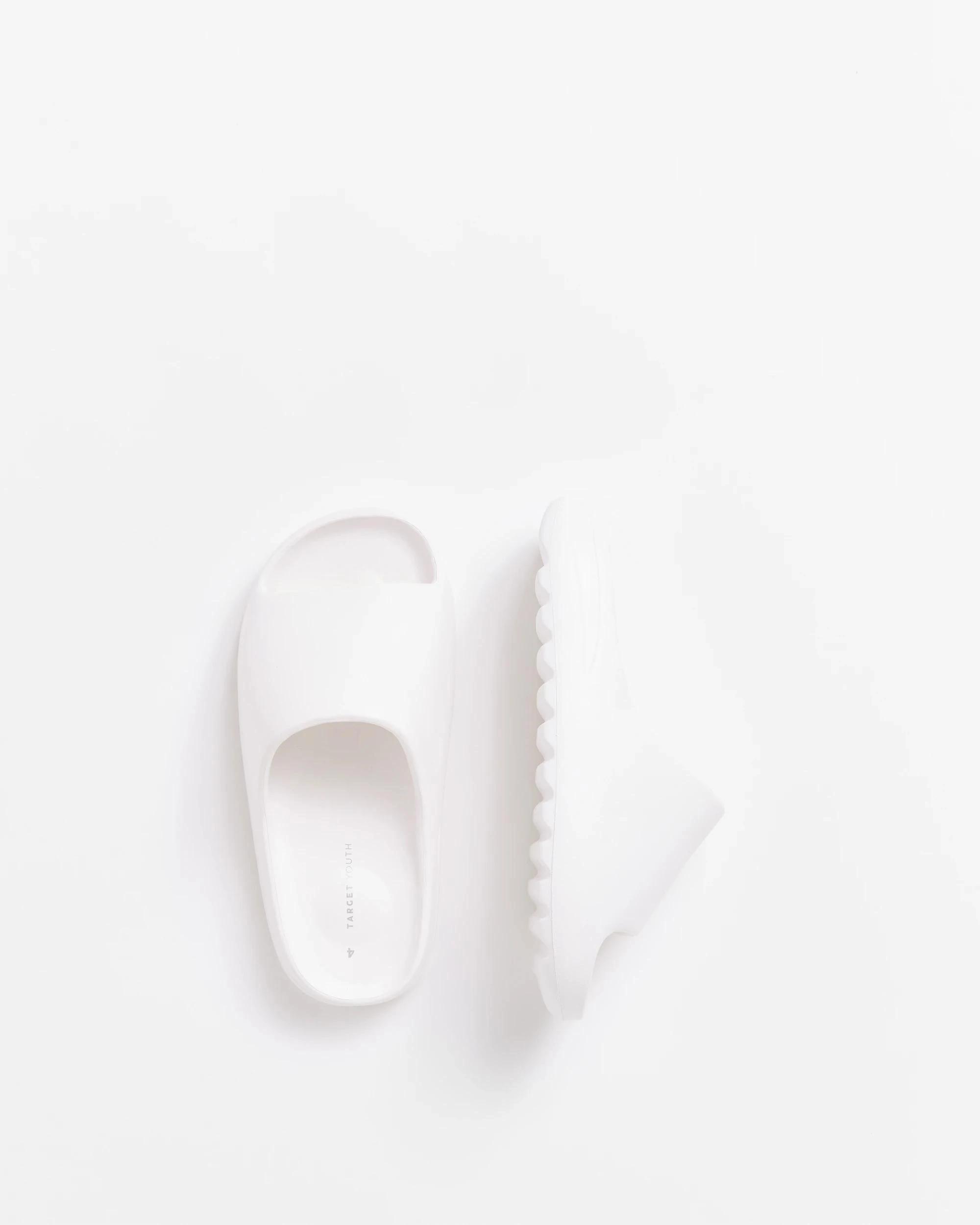 3 Target Boys Senior Moulded Pool Slides WHITE, 3 of 3