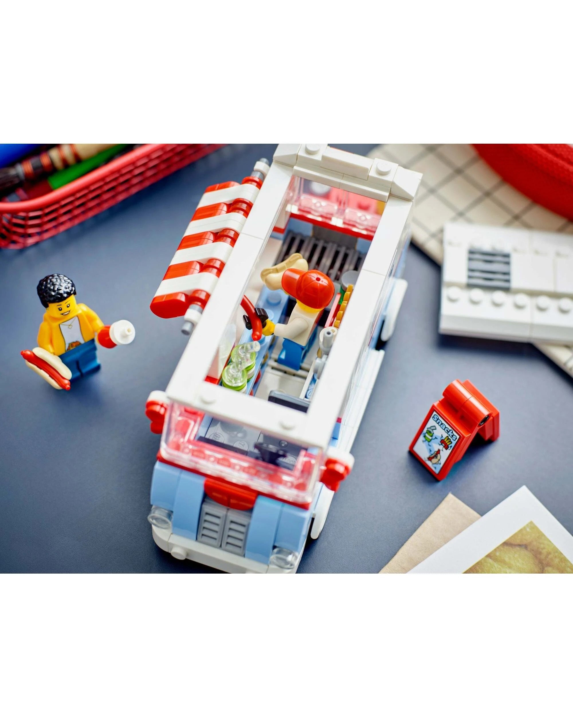 4 LEGO Icons 40681 Retro Food Truck, 4 of 4